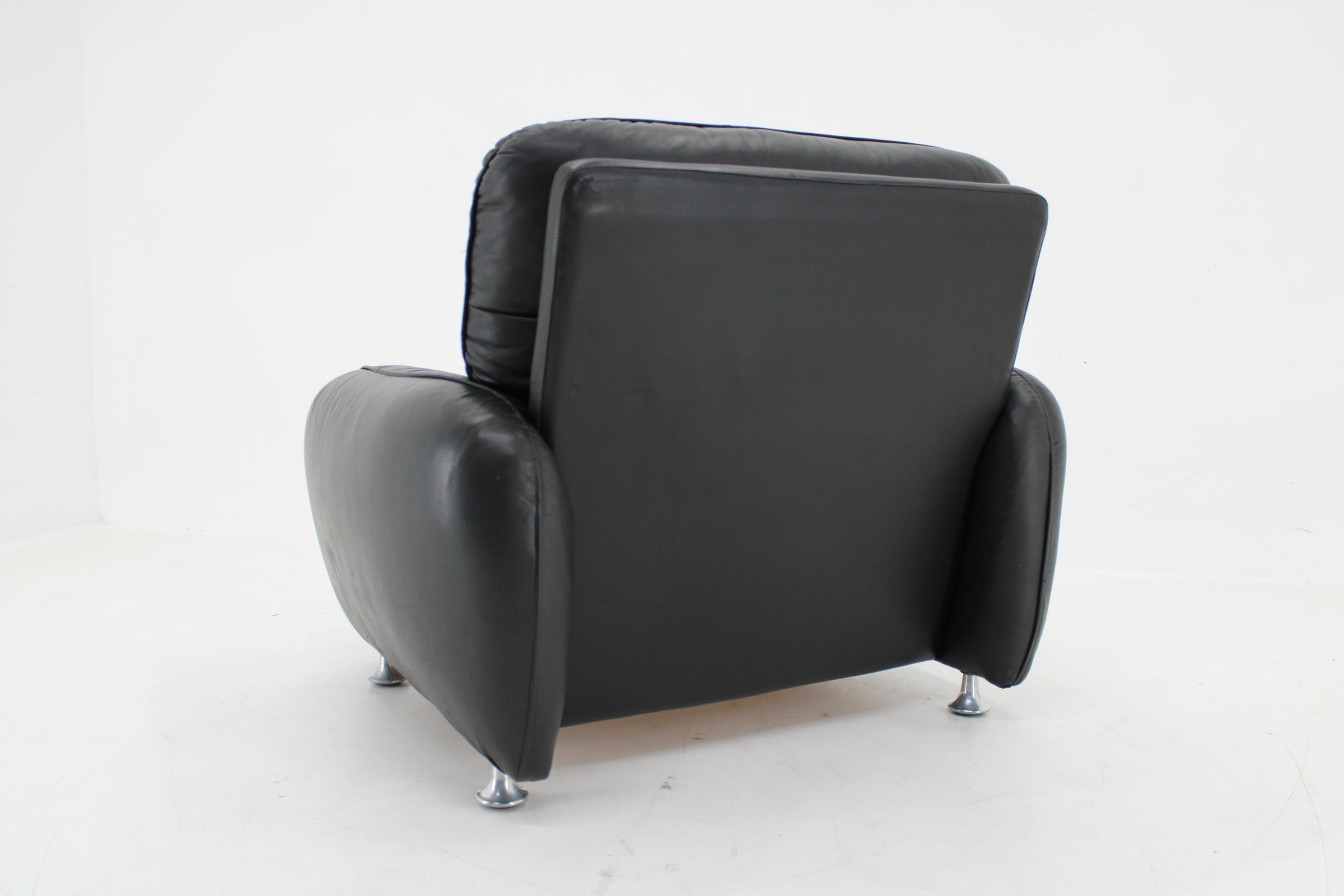 1970s Italian Armchair in Black Leather For Sale 1