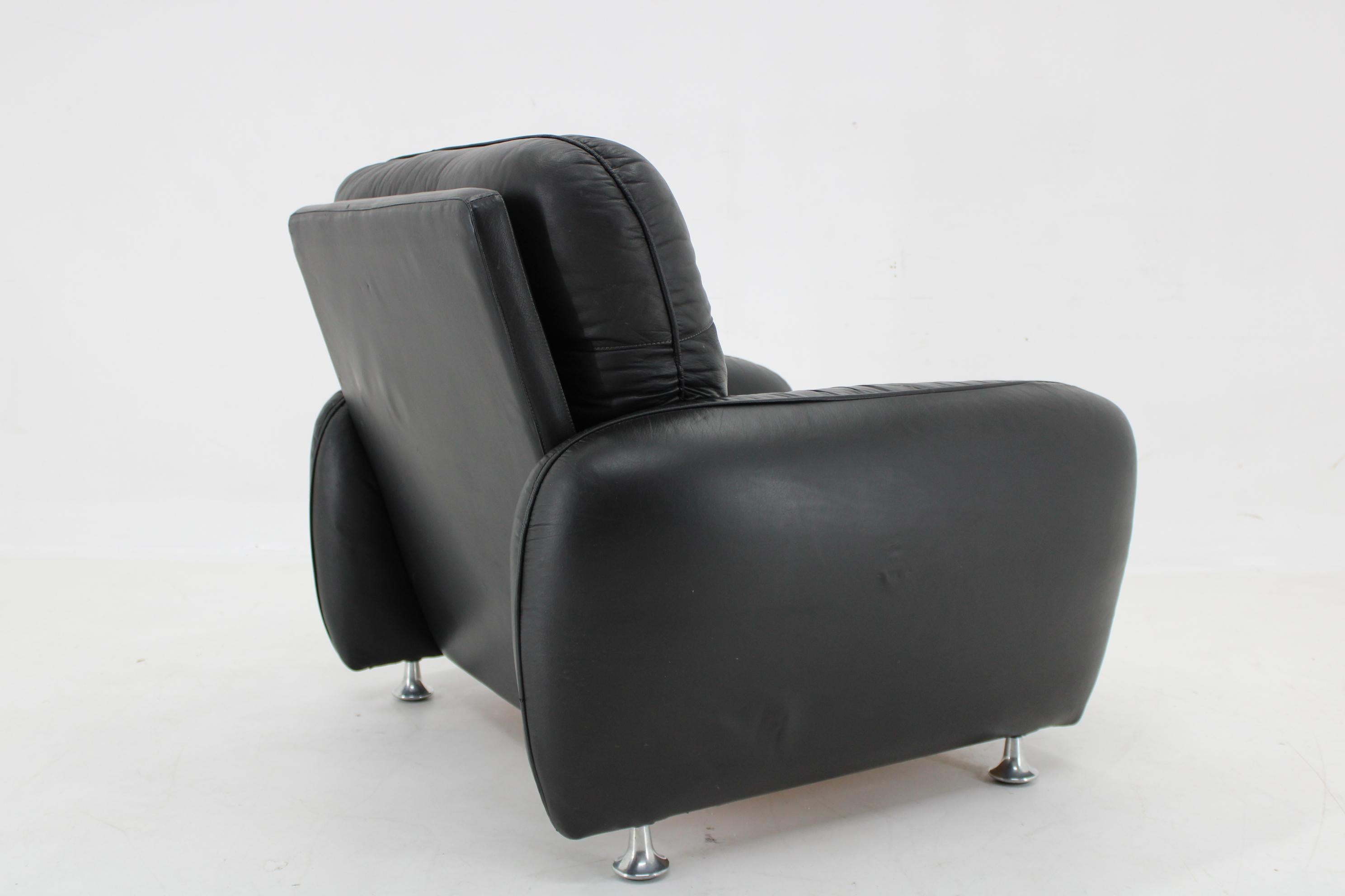 1970er Jahre Italienischer Sessel aus schwarzem Leder im Angebot 3