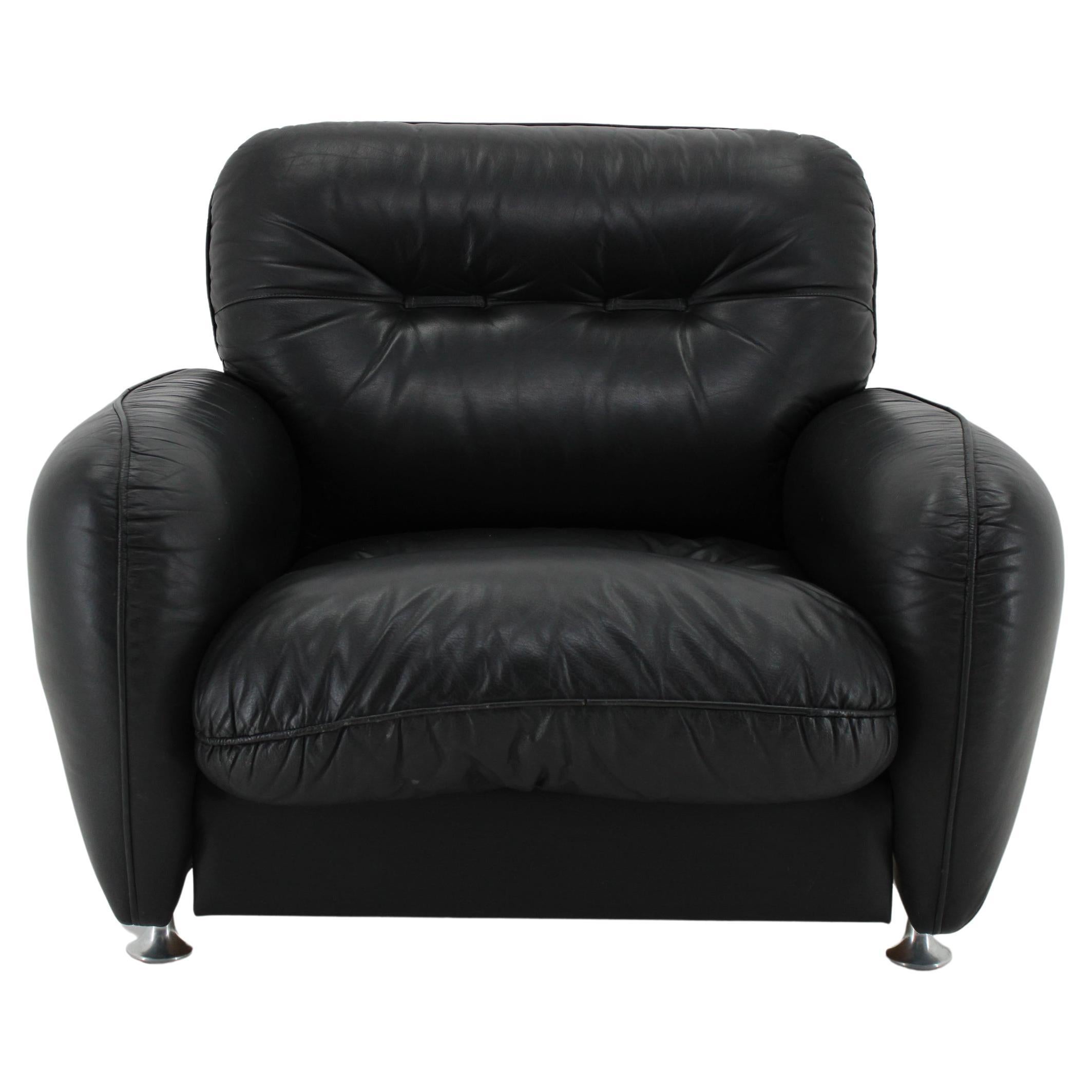1970s Italian Armchair in Black Leather For Sale