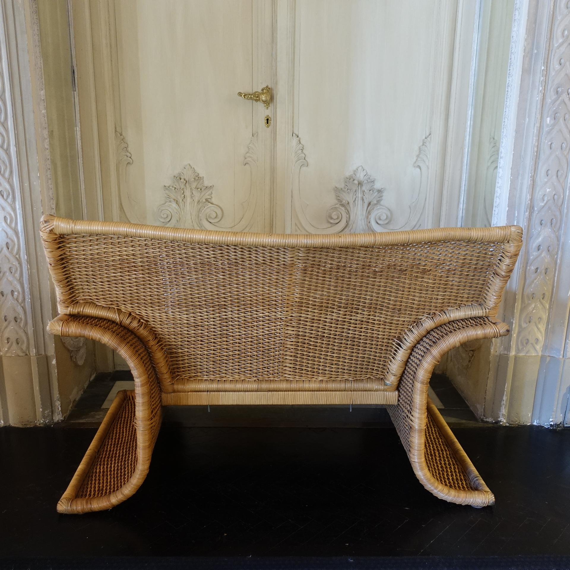 1970's Italian Armchair in Rattan and White Rafia Fabric In Good Condition For Sale In Firenze, IT