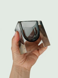Posacenere italiano anni '70 in vetro di Murano Glass Sommerso grigio, nero e trasparente