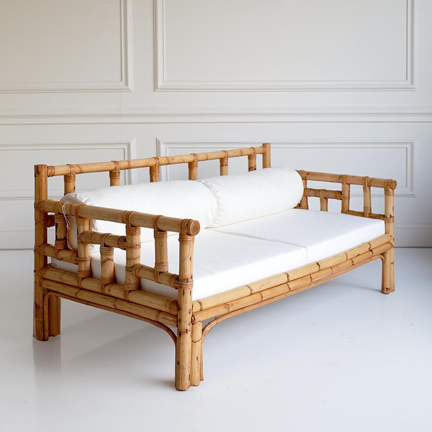 An Italian bamboo living room set from the 1970s. Featuring a two-seater sofa and two armchairs complete with removable cushions in white.

Dimensions:-

Sofa – H 70 x W 152 x D 82 cm
Chairs – H 70 x W 78 x D 82 cm
Seat Height – 37 cm
Arm Height –