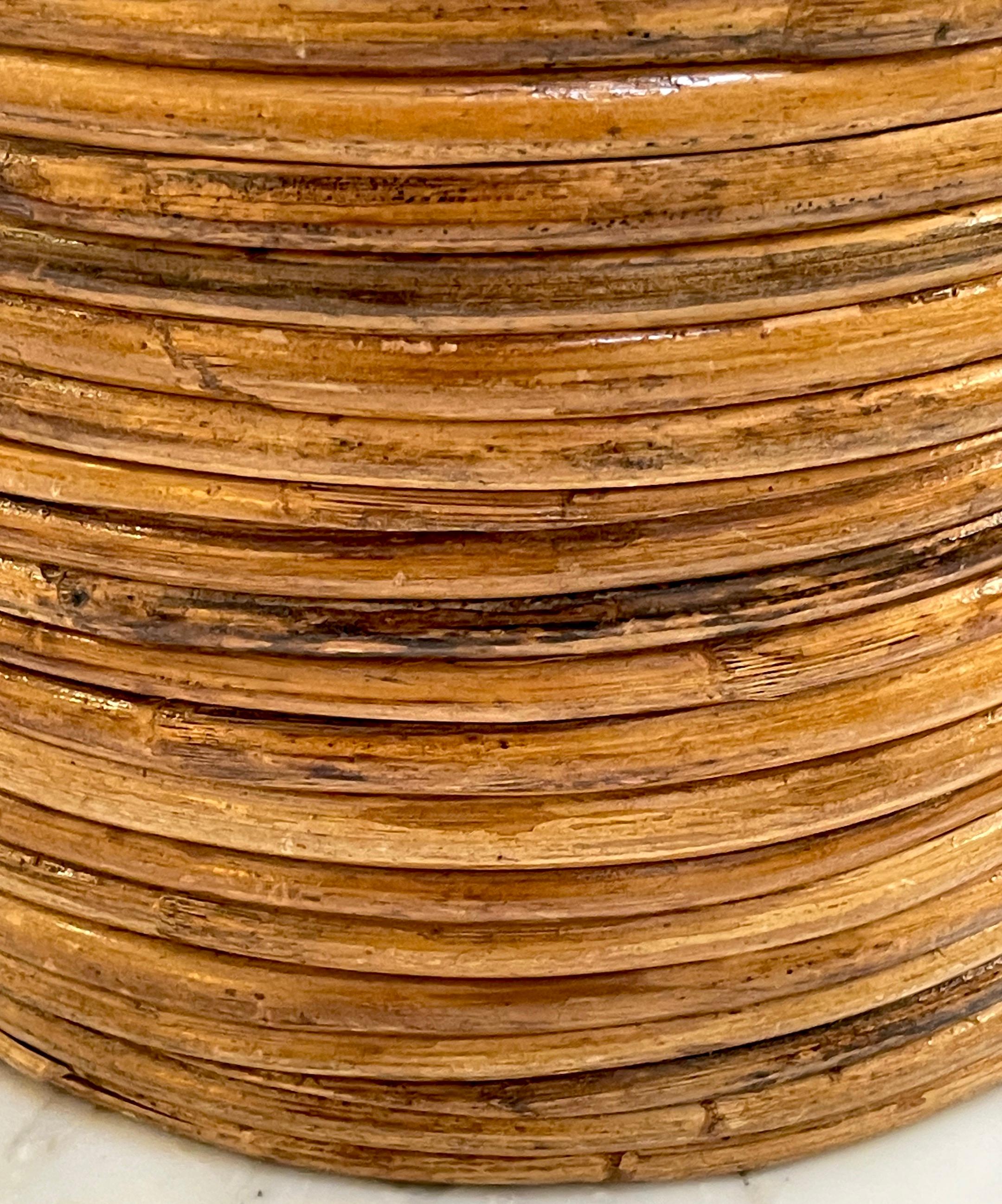 Cestino in bambù e rattan degli anni '70 con bordo in ottone lucido in vendita 3