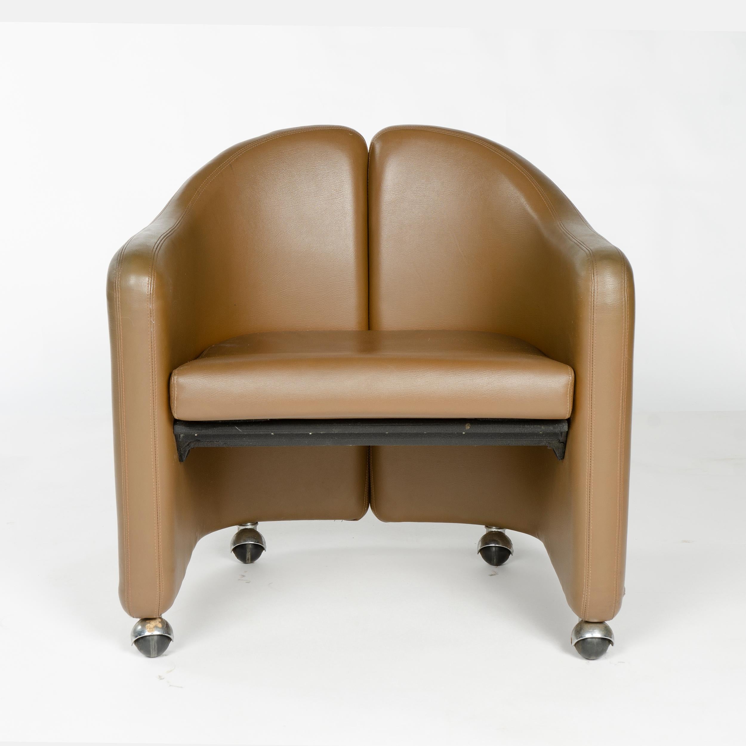 1970s Italian Barrel-Back Desk or Cocktail Chair by Eugenio Gerli for Tecno In Good Condition For Sale In Sagaponack, NY