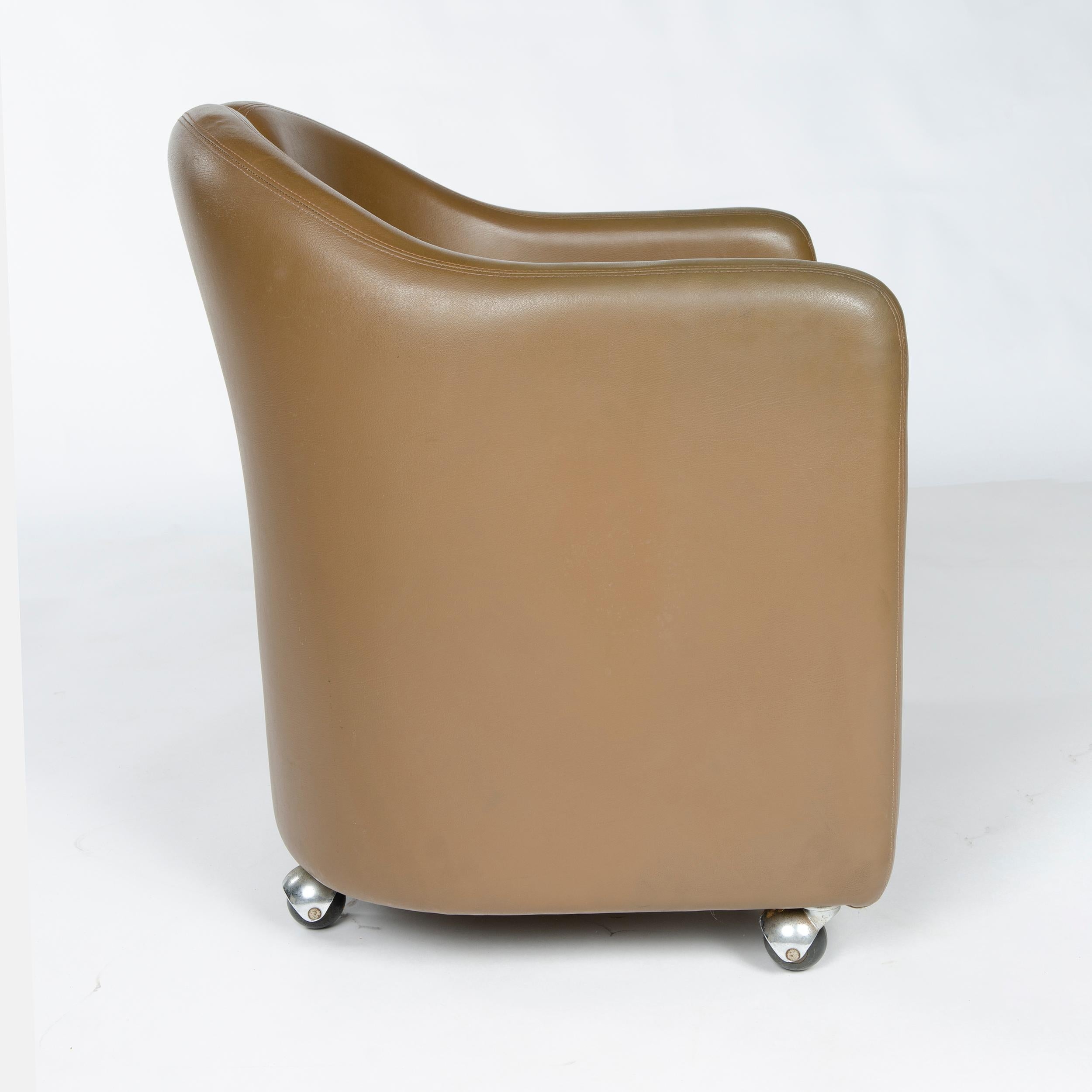 Tissu d'ameublement Chaise de bureau ou de cocktail italienne à dossier arrondi des années 1970 d'Eugenio Gerli pour Tecno en vente