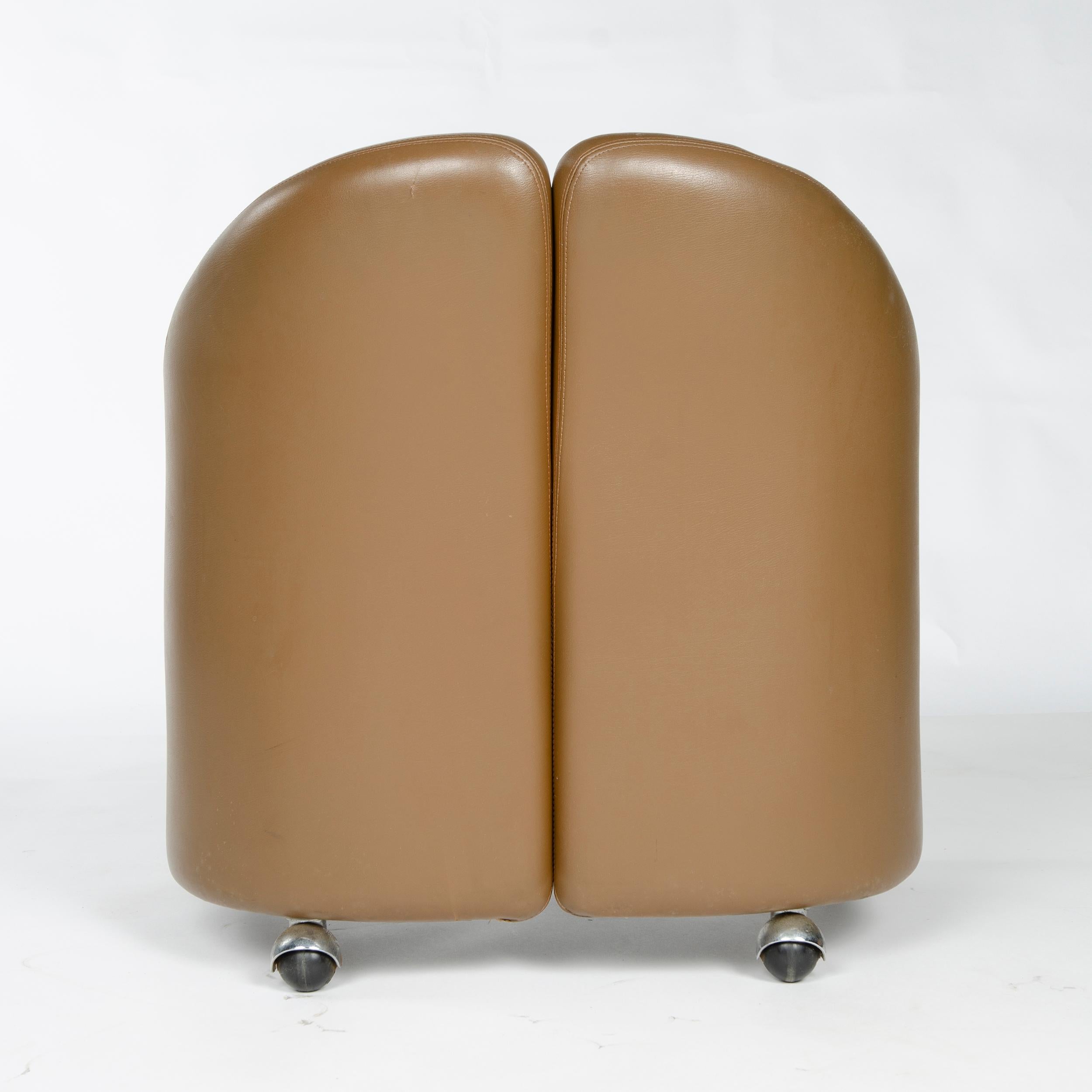 1970s Italian Barrel-Back Desk or Cocktail Chair by Eugenio Gerli for Tecno For Sale 2