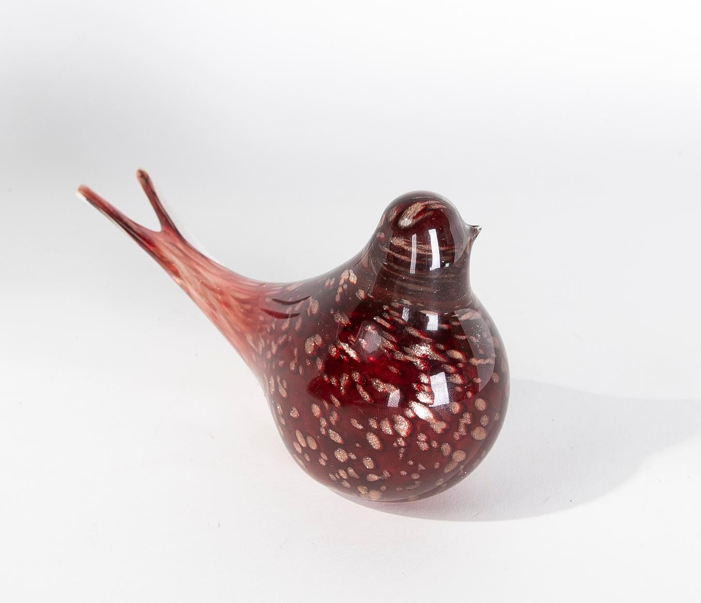 1970s Italian Bird in Red Veined Murano Crystal For Sale 1
