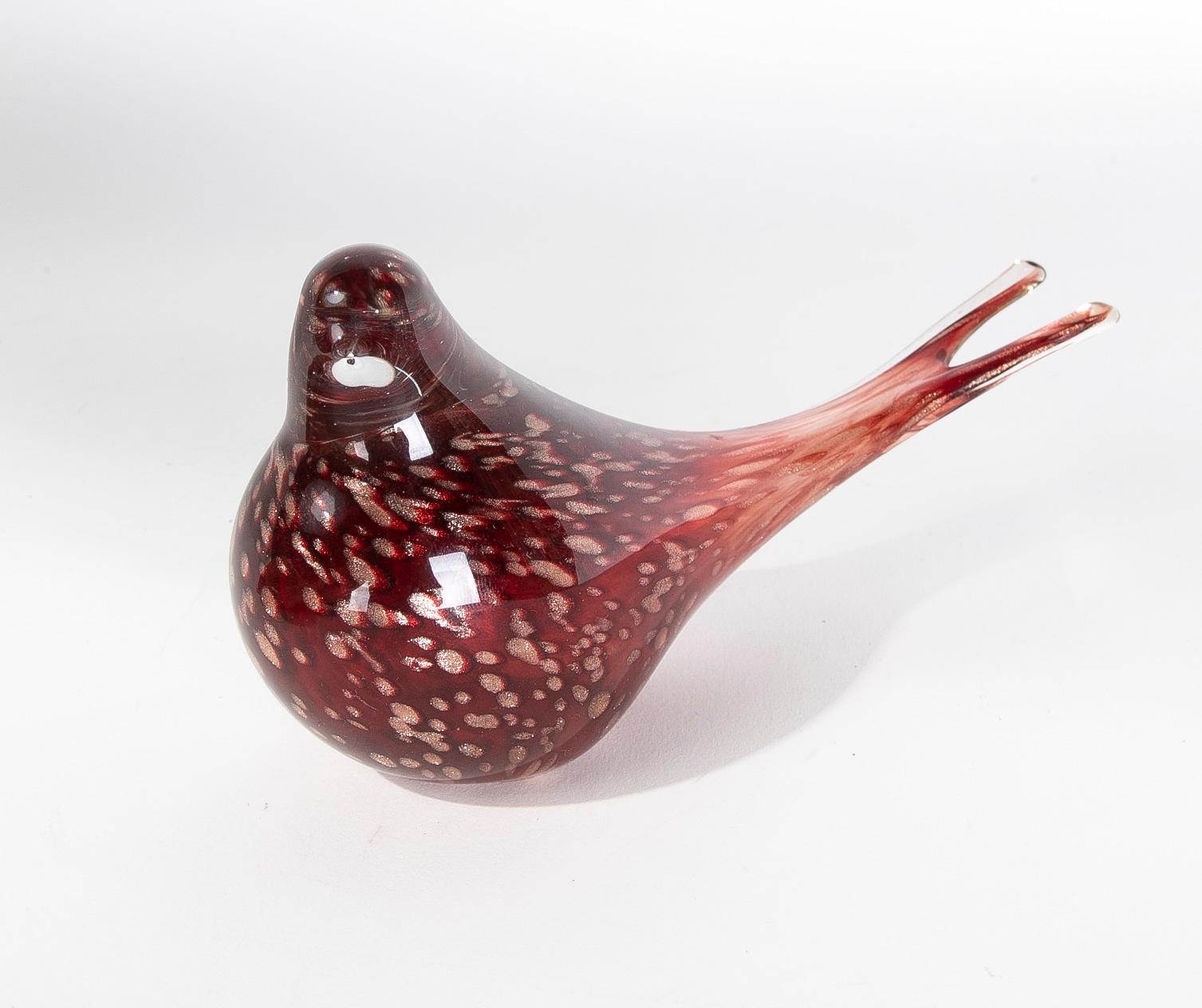 1970s Italian Bird in Red Veined Murano Crystal For Sale 3