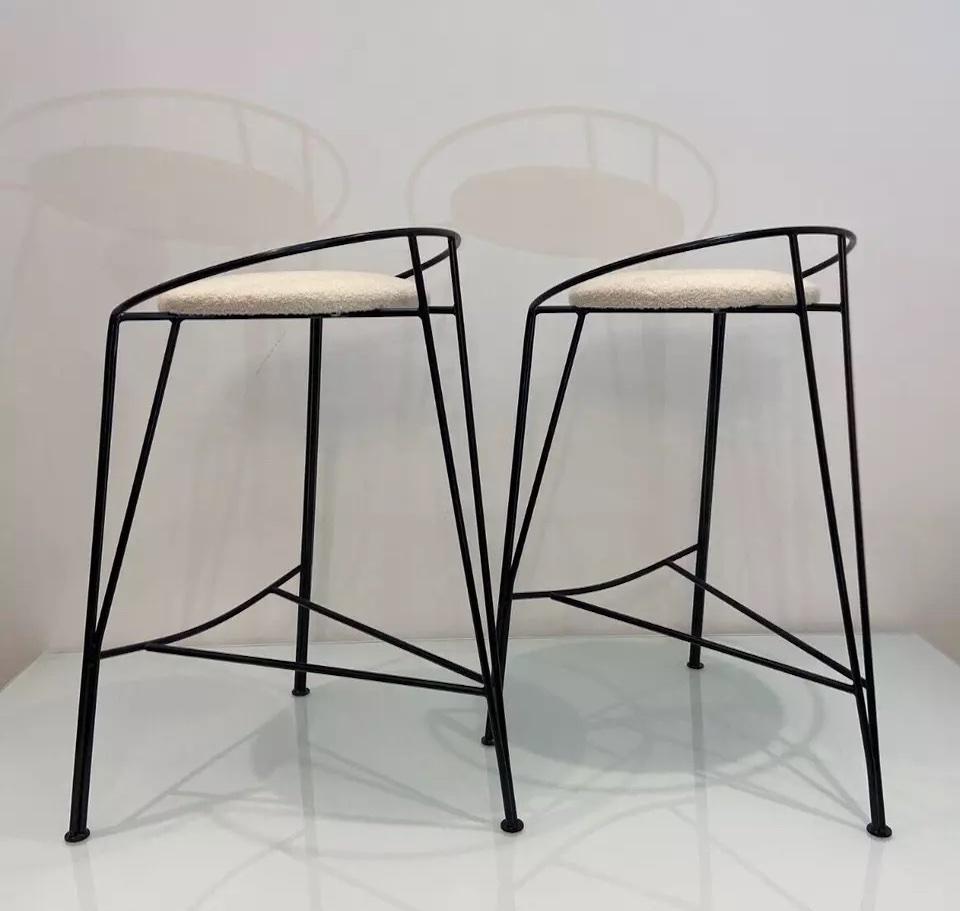 Europeo Sgabelli da bar italiani anni '70 in metallo nero e boucle in vendita