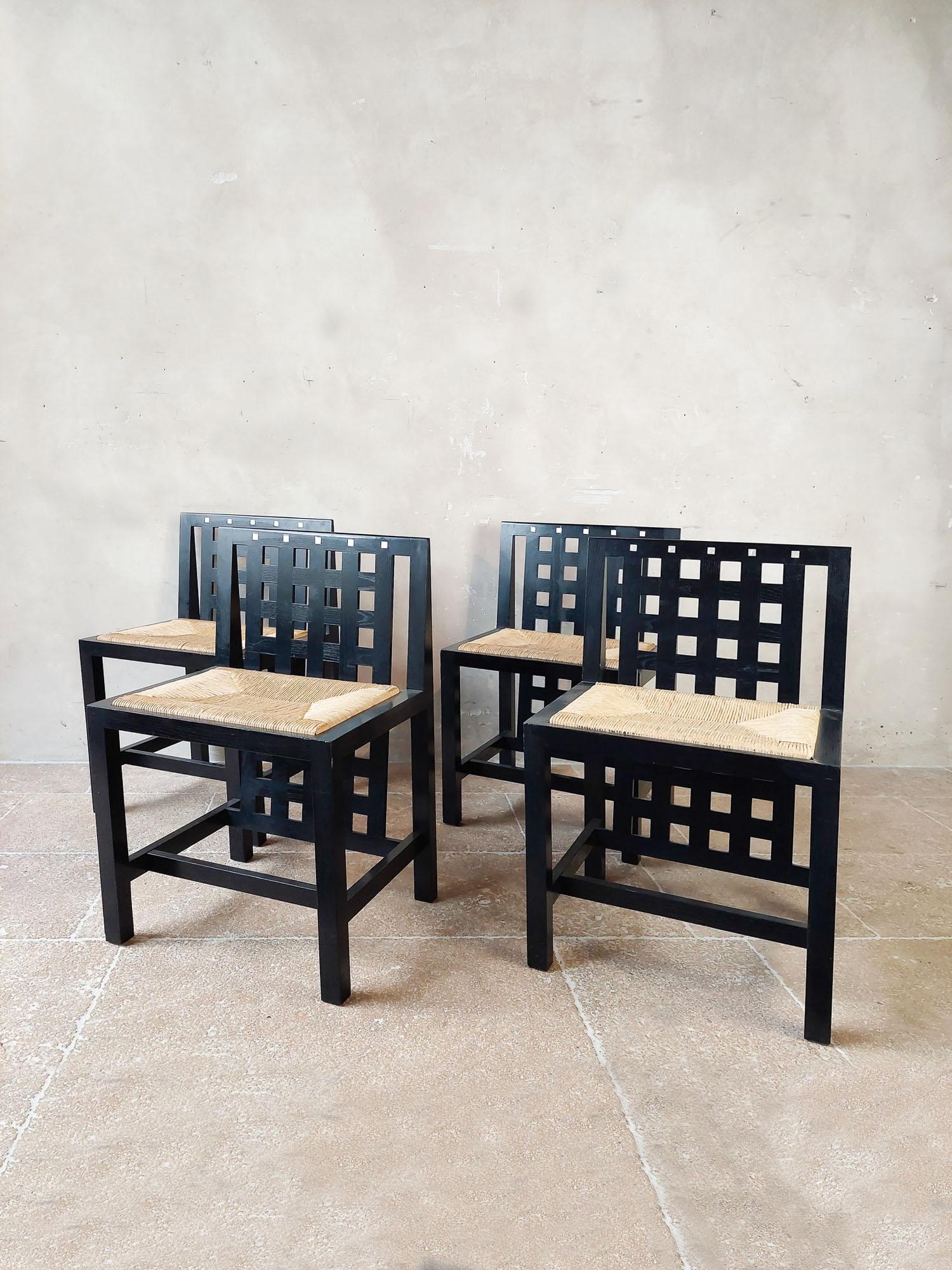 1970s Italian Black Oval Folding Table and Four Chairs designed by Mackintosh  For Sale 7