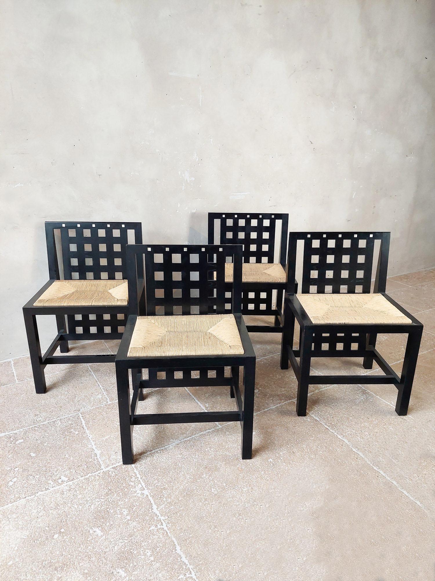 1970s Italian Black Oval Folding Table and Four Chairs designed by Mackintosh  For Sale 9