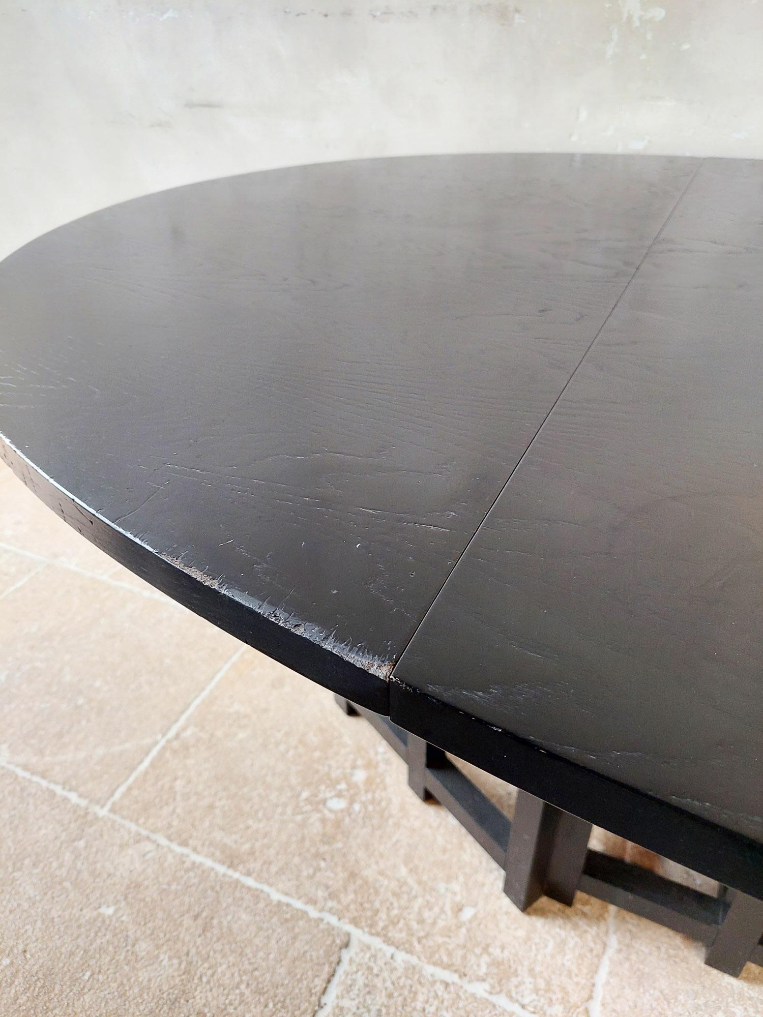Nacre Table pliante ovale italienne des années 1970 et quatre chaises conçues par Mackintosh  en vente
