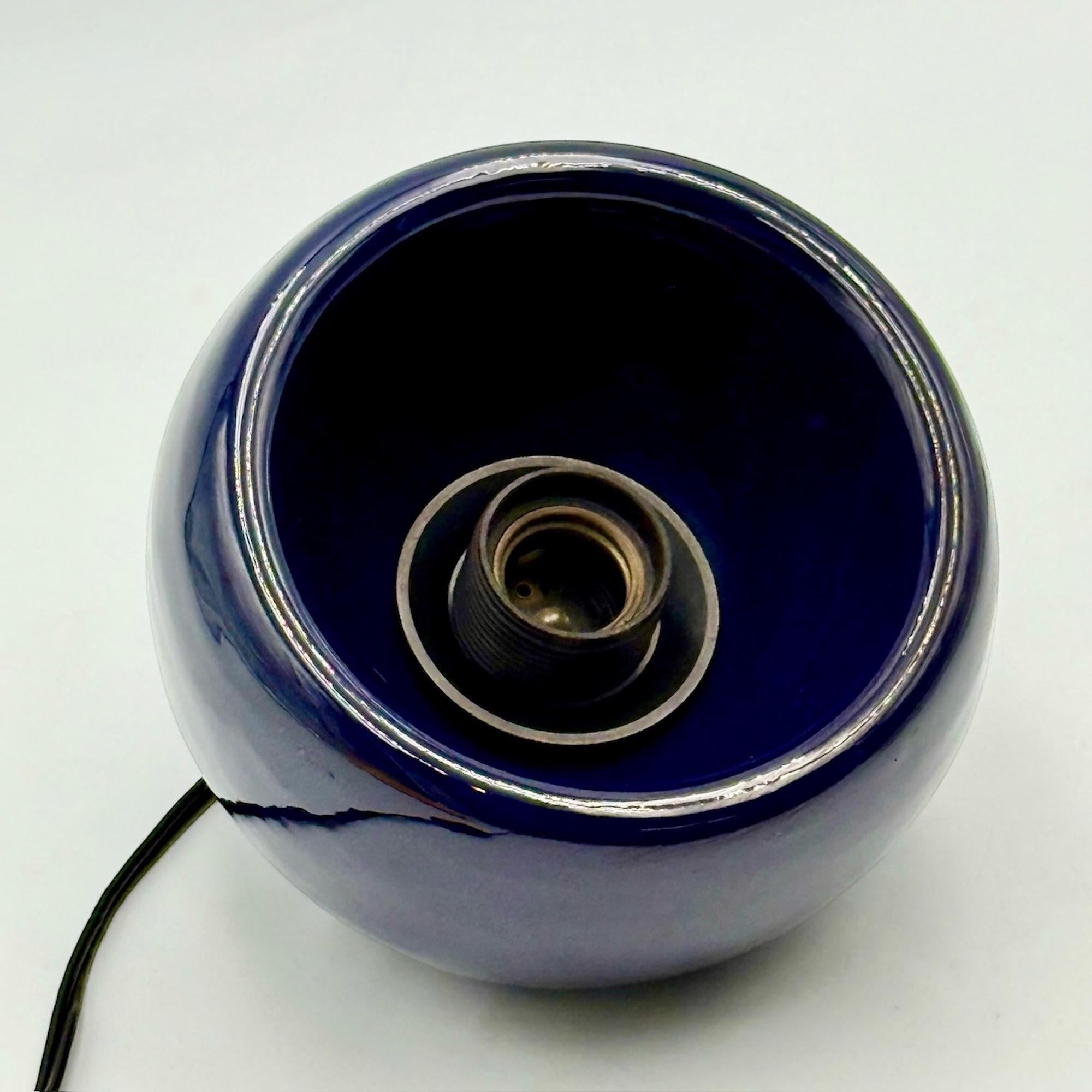 1970s Italian Blue Ceramic Table or Bedside Lamp Space Age Design For Sale 6