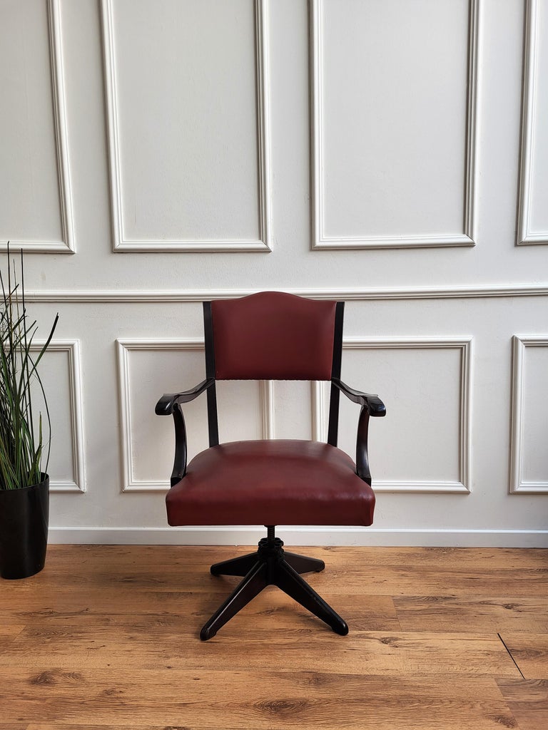 20th Century 1970s Italian Bordeaux Leather & Wood Open Arm Turning Office Desk Chair For Sale