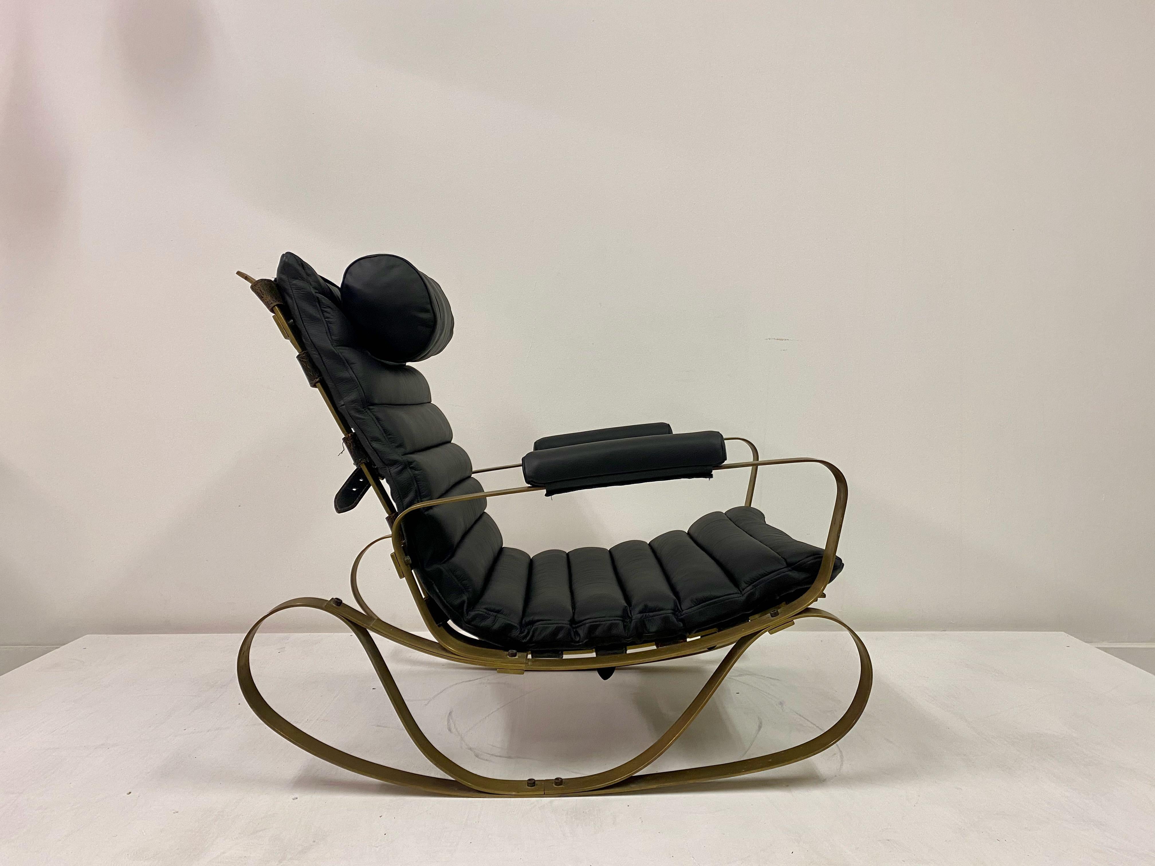 1970s Italian Brass and Black Leather Rocking Chair by Luciano Frigerio For Sale 5