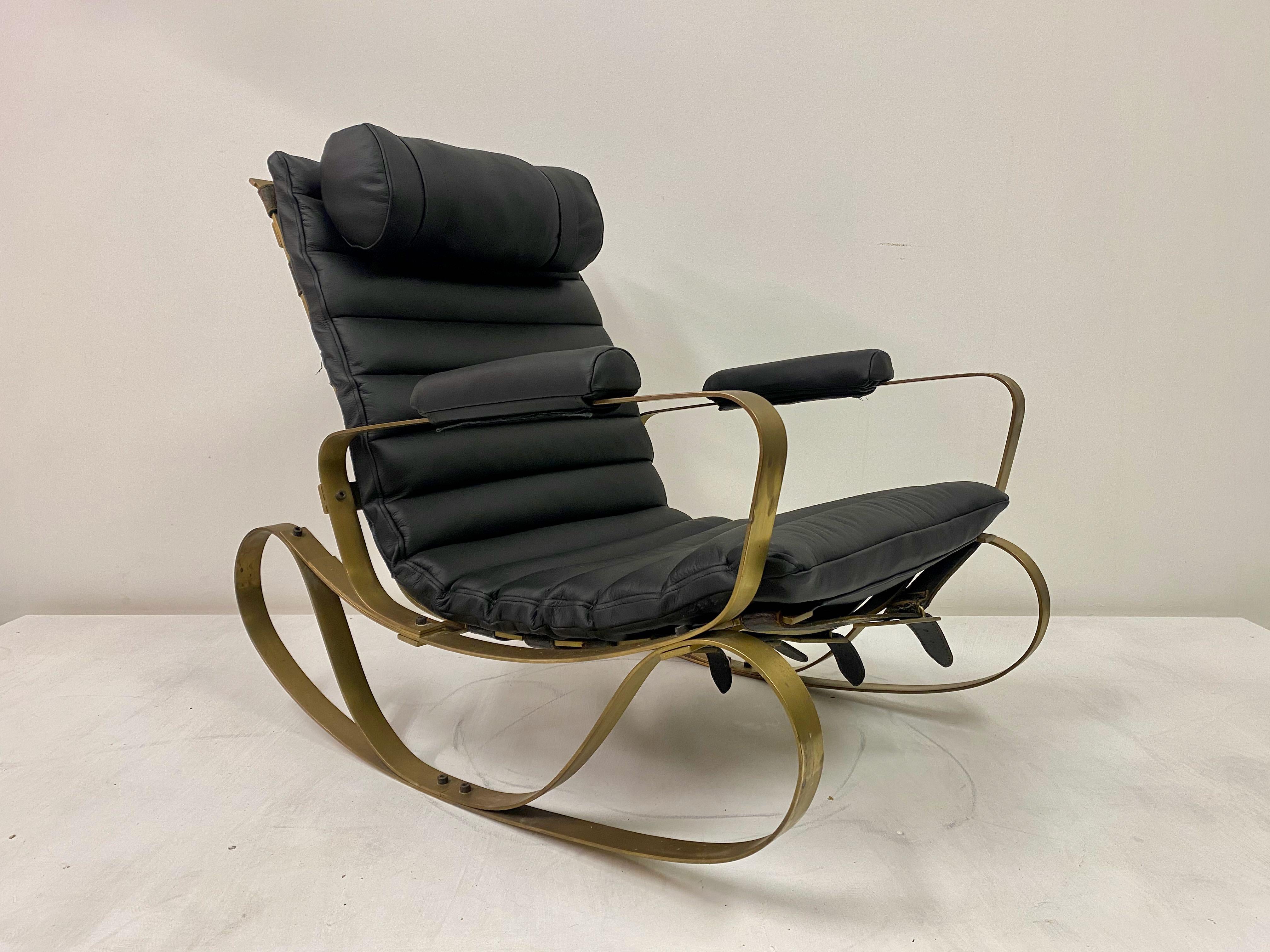1970s Italian Brass and Black Leather Rocking Chair by Luciano Frigerio For Sale 8