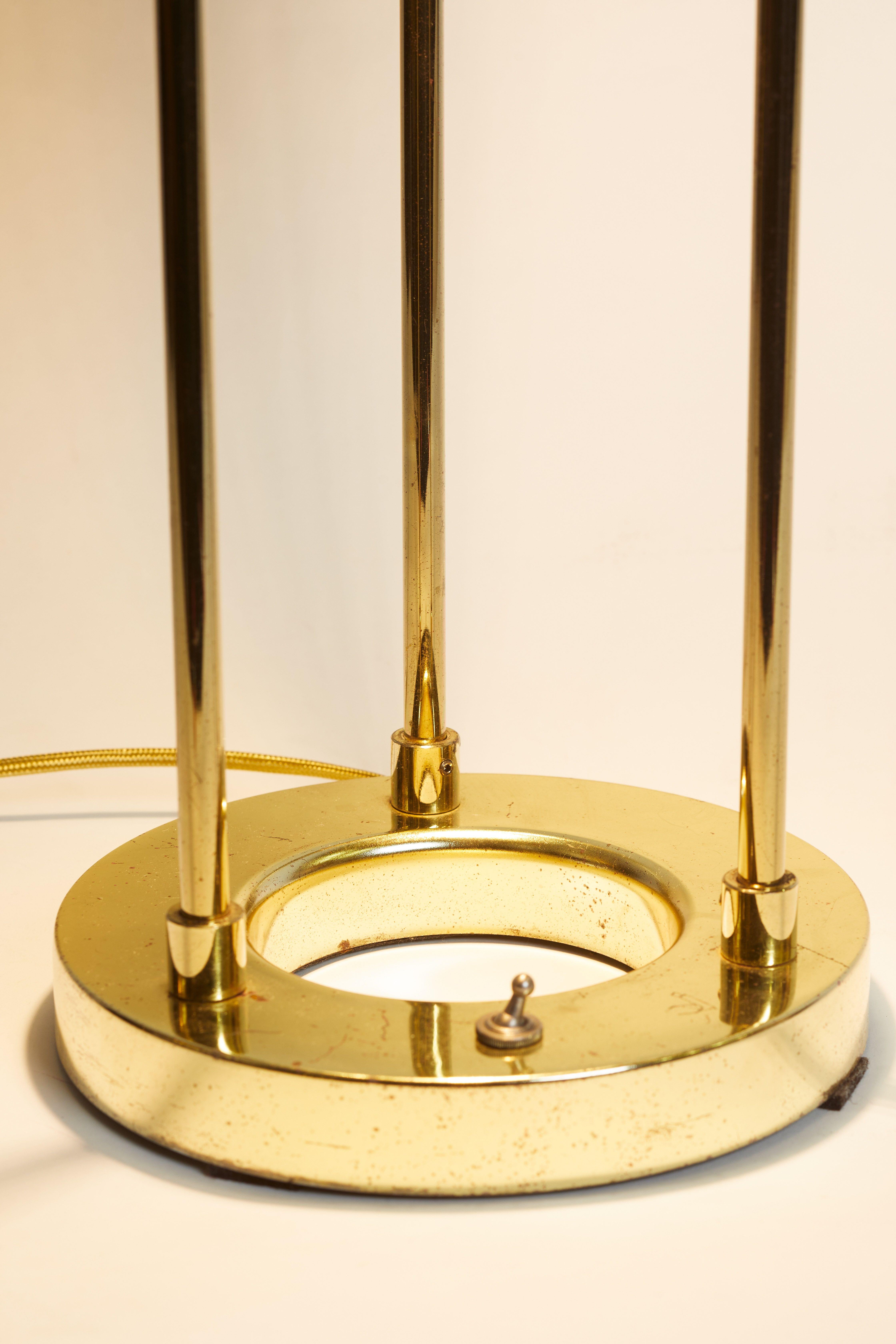 1970s Italian Brass and Glass Circular Table Lamp In Good Condition In Aspen, CO