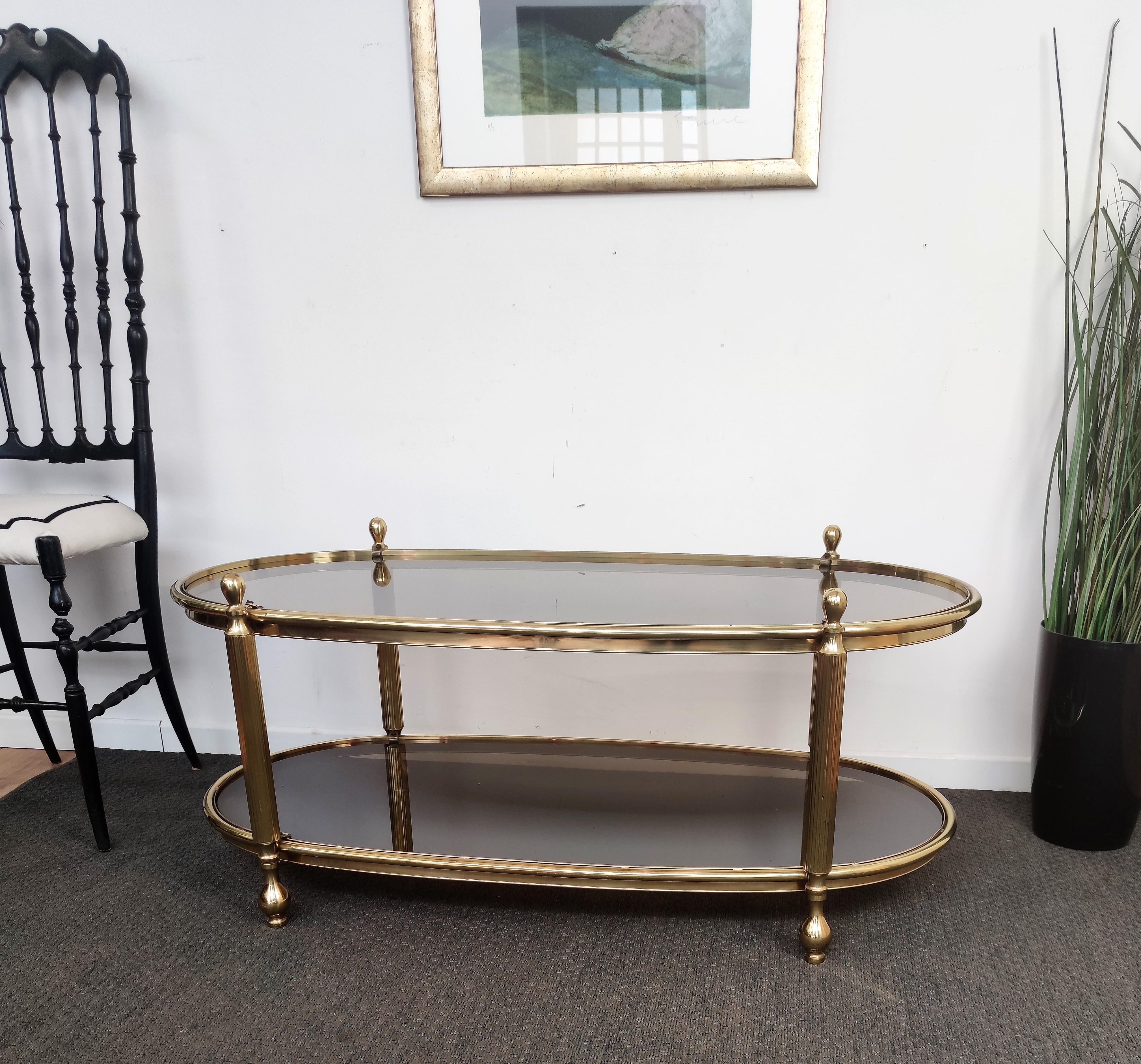 Oval and very decorative vintage brass and glass center table or coffee table, manufactured in the 1970s in Italy. The conditions are excellent, with very minor fading and great timeless patina. A great piece that perfectly adds to every home decor