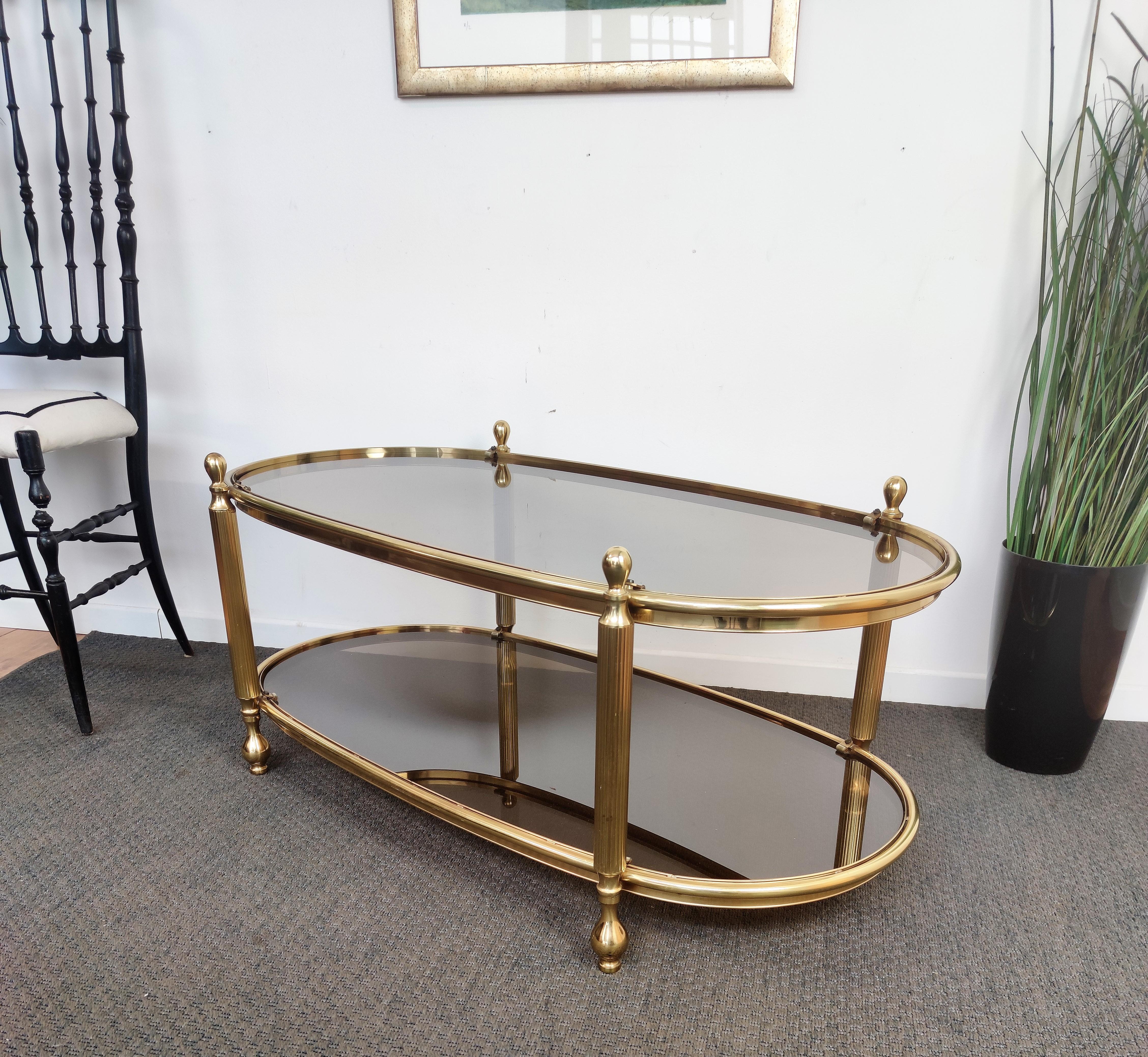 1970s Italian Brass and Glass Hollywood Regency Oval Center Coffee Table In Good Condition In Carimate, Como