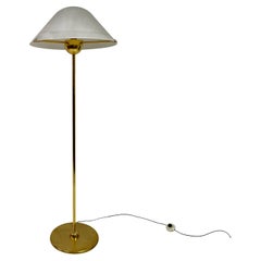 Lampadaire italien en laiton et verre blanc des années 1970