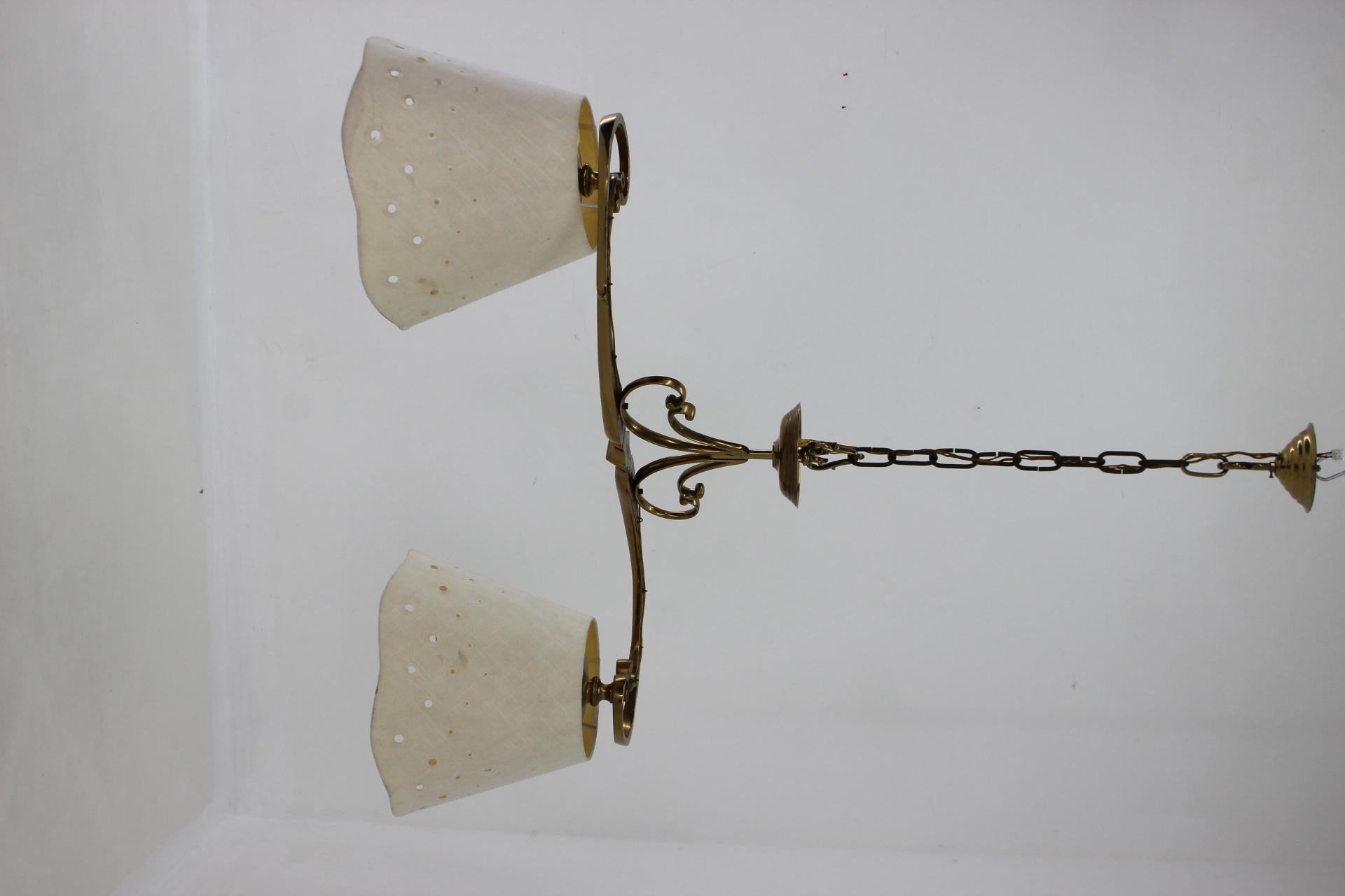 - Good original condition with signs of use.
- Fabric lamp shades with some dirty spots.