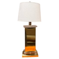 1970er Jahre Italienische Messing-Lucit-Tischlampe im Stil von Romeo Rega