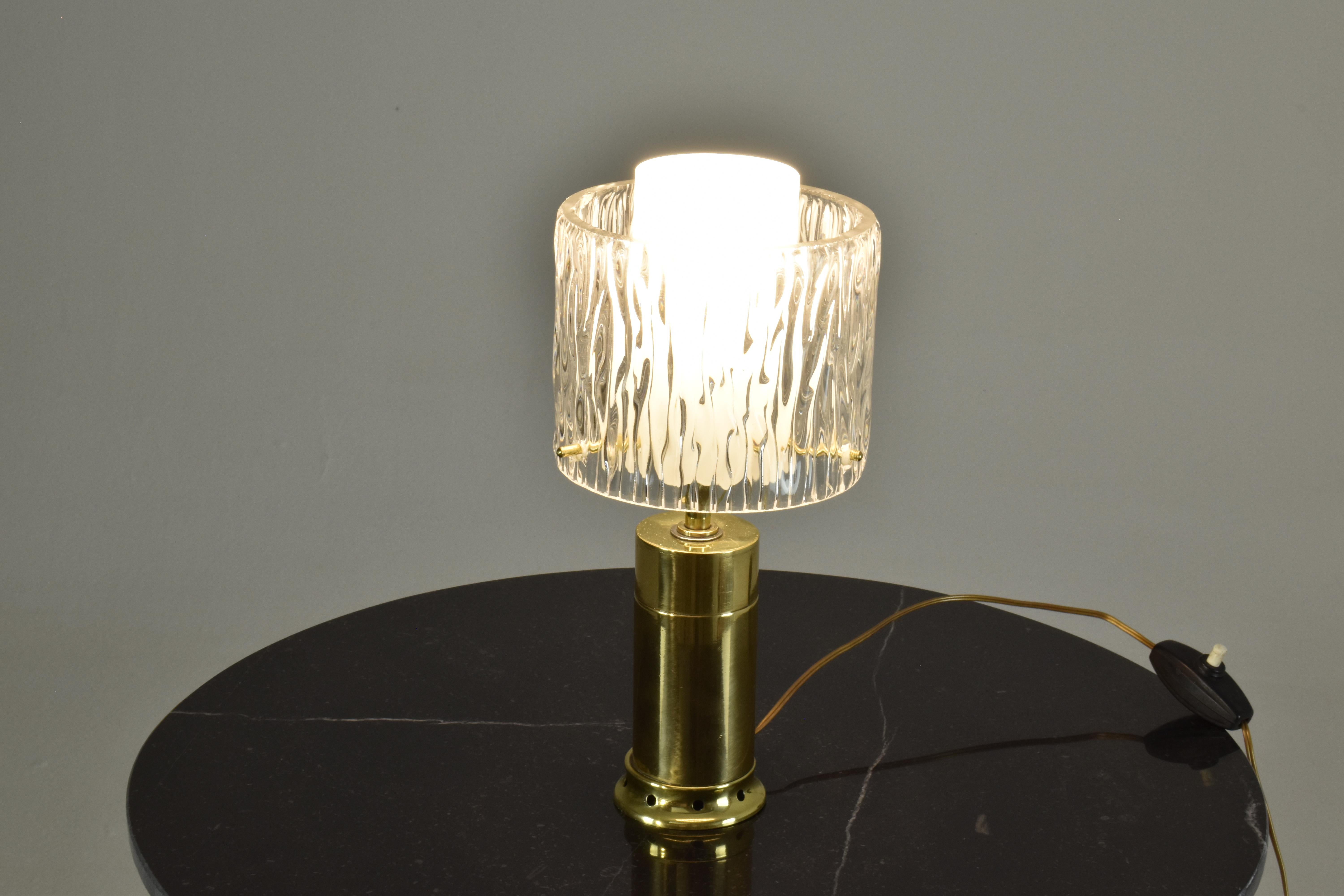 Lampe de table italienne en laiton des années 1970  en vente 2