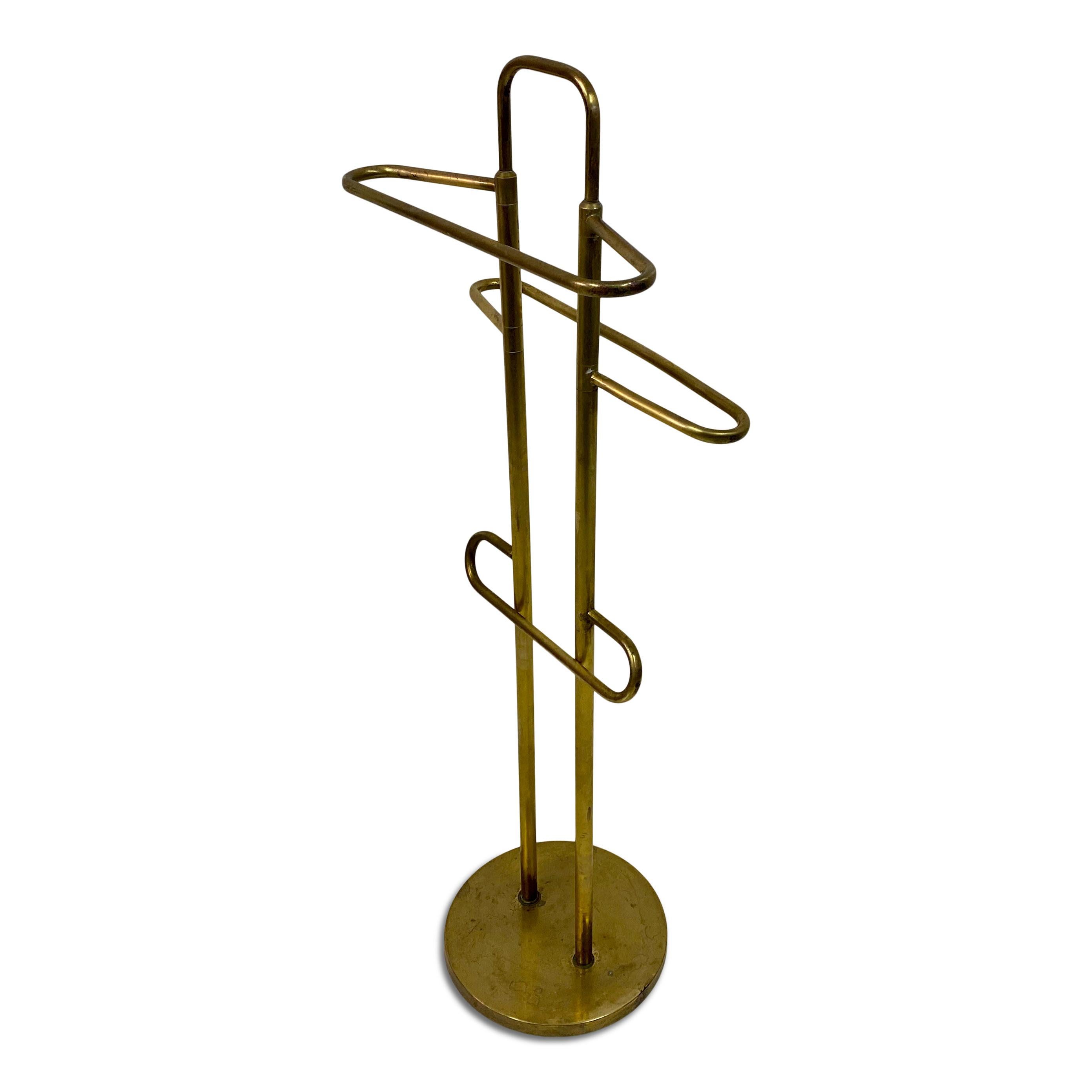 Valet or towel stand

Brass

Three rails

Italy 1970s.
 