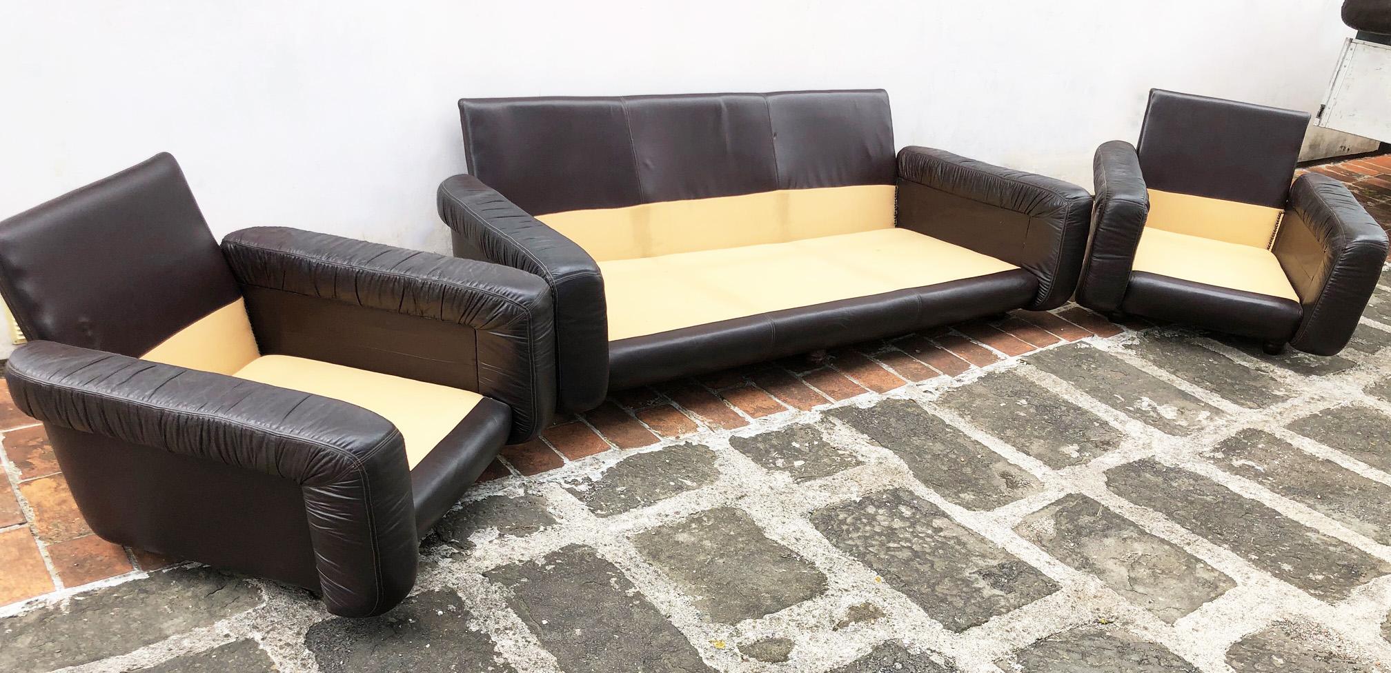 1970s Italian brown leather sofa and armchairs, very comfortable and deep.
Particular design
Coming from a seaside villa in Castiglion Della Pescaia
Dimensions of the armchair: 98 D x 94 W x 76 H
Sofa dimensions: 98 D x 215 W x 76 H.
As shown in the