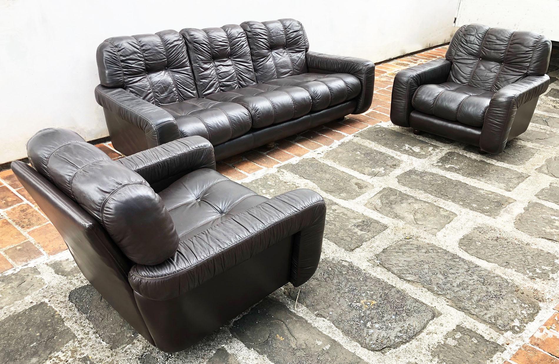 1970s Italian Brown Leather Sofa and Armchairs, Very Comfortable and Deep Design 3