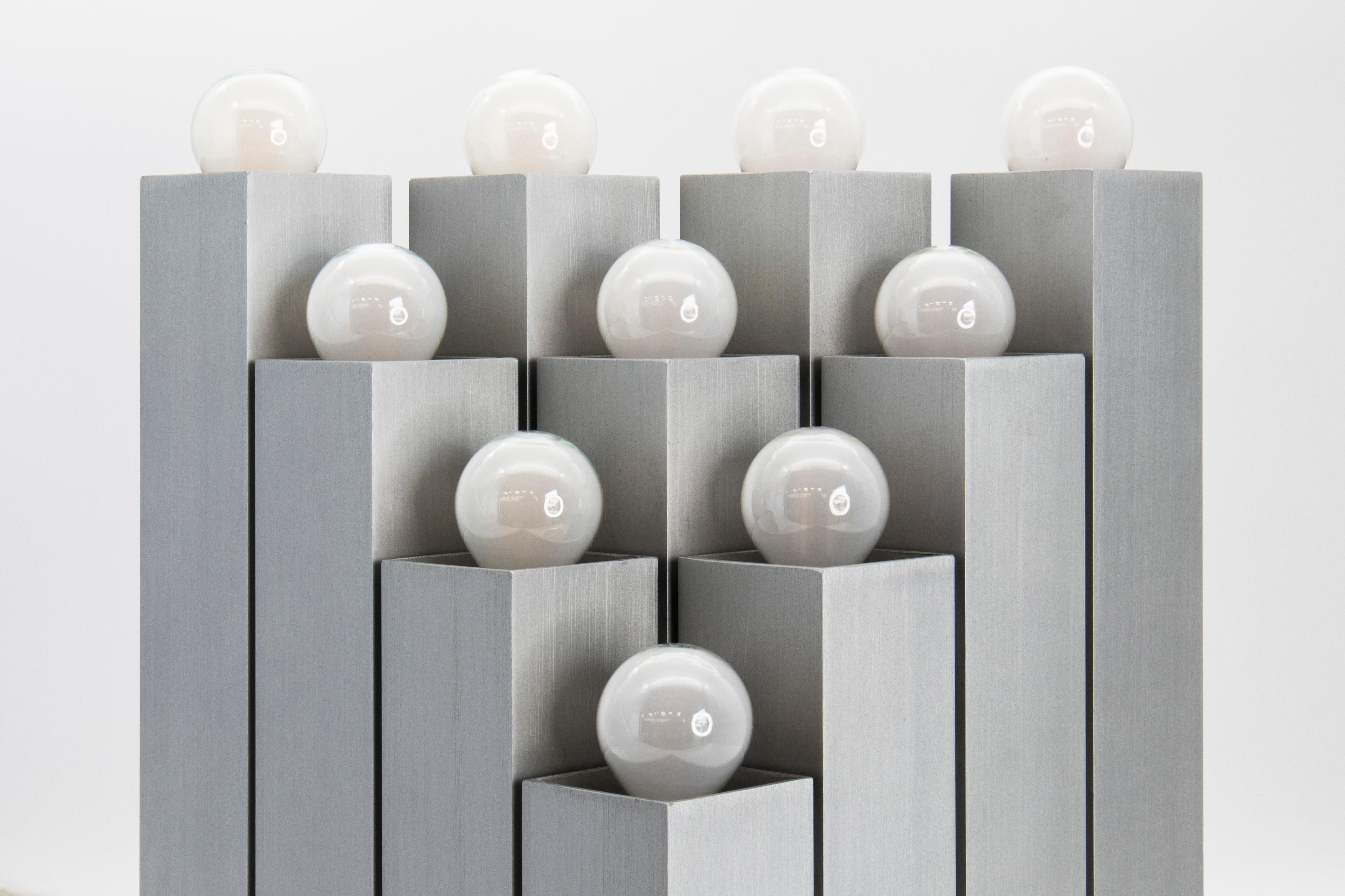 1970s Italian Brutalist 16-Bulb Brushed Aluminum Floor Lamp, Mangiarotti Style In Good Condition For Sale In Grand Cayman, KY