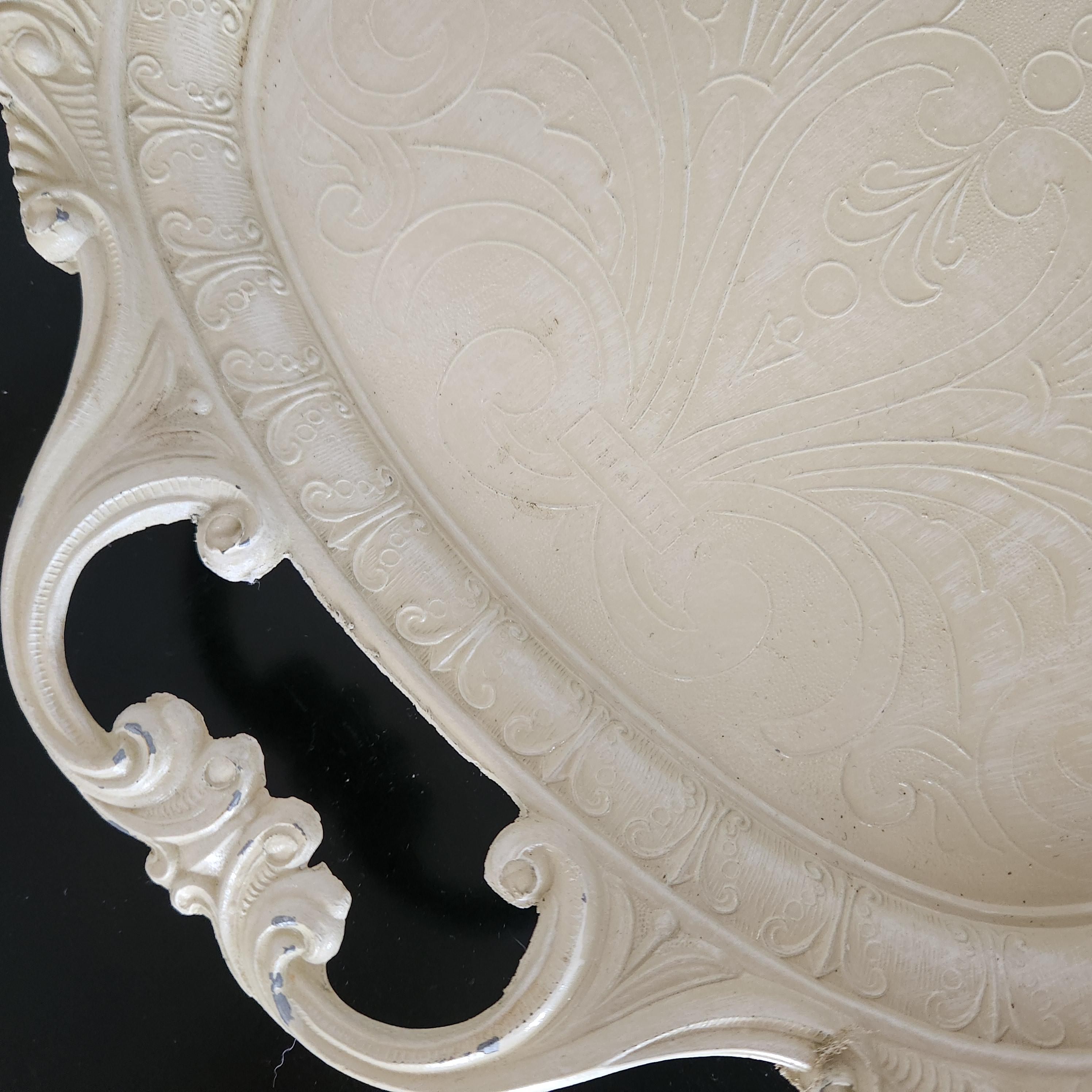 Bandeja de mayordomo italiana de los años 70 pintada a mano en blanco antiguo Metal