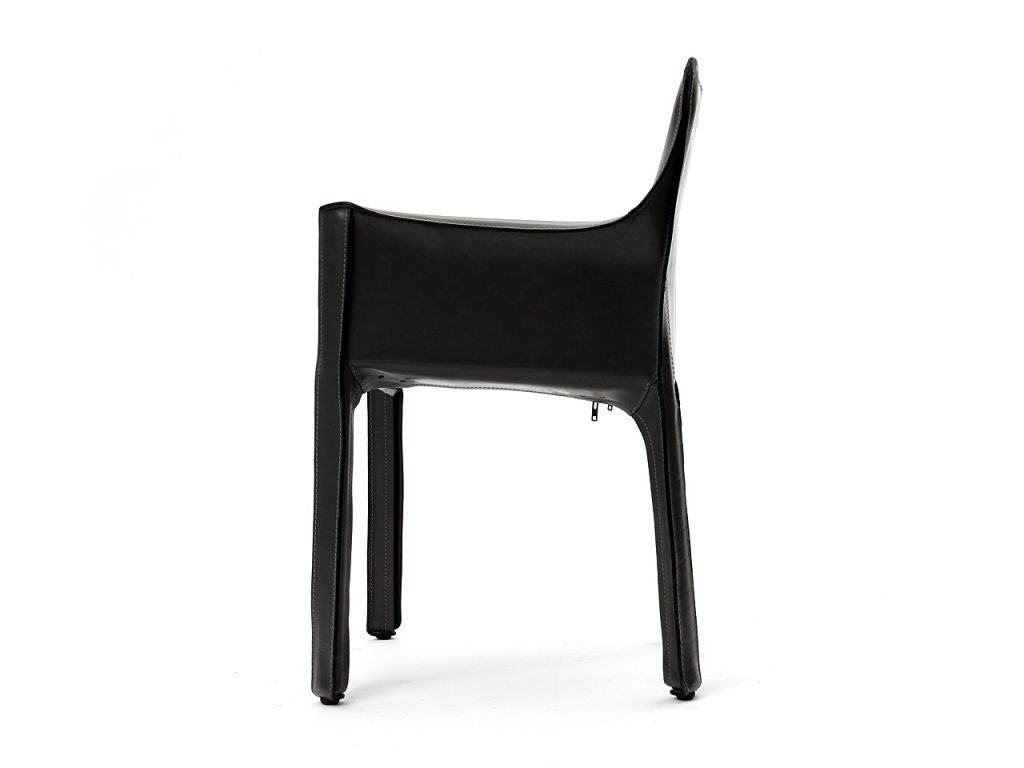 1970s Italian Cab Armchair by Mario Bellini for Cassina in Black Leather In Good Condition For Sale In Sagaponack, NY
