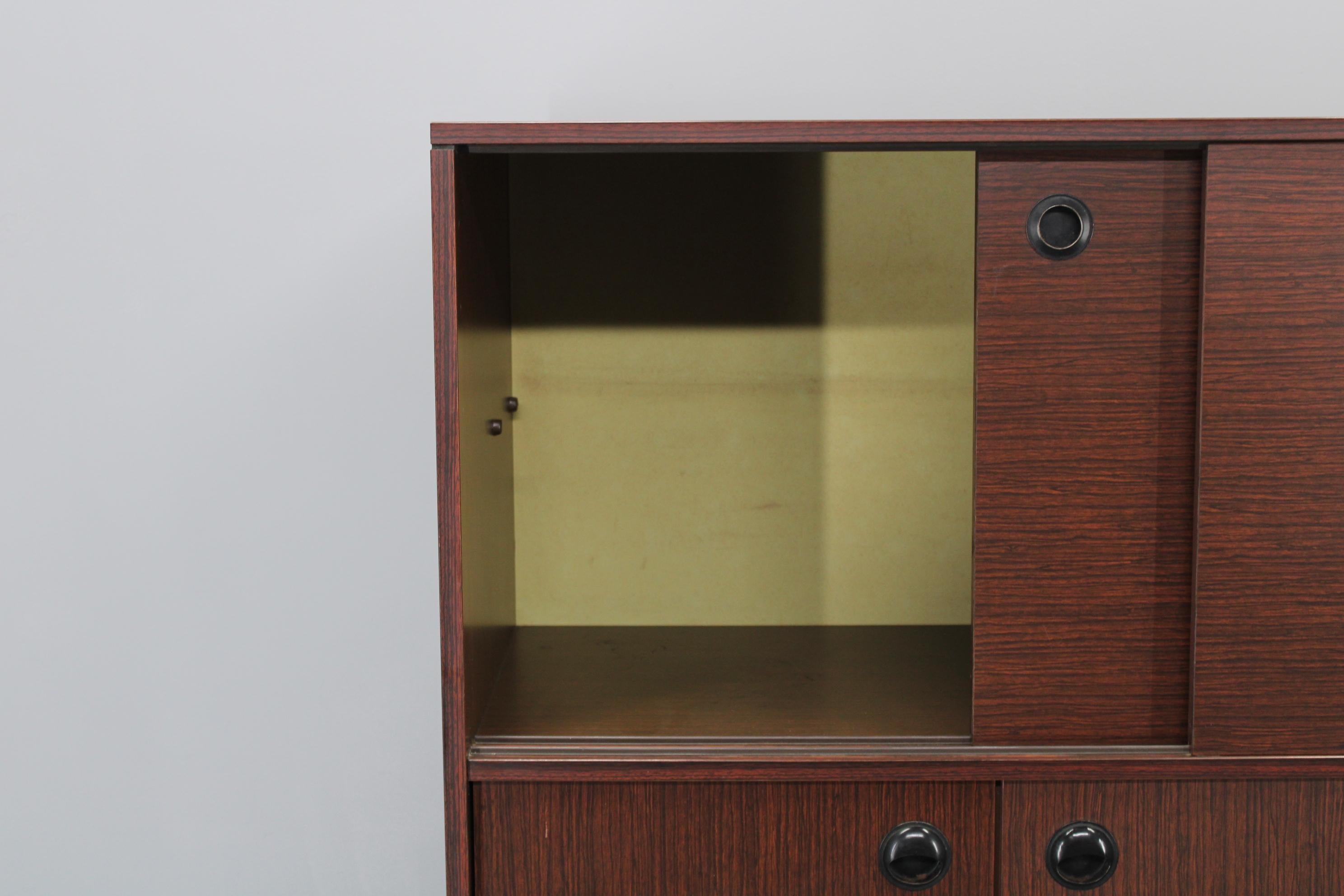 Armoire italienne des années 1970 avec portes coulissantes en vente 6