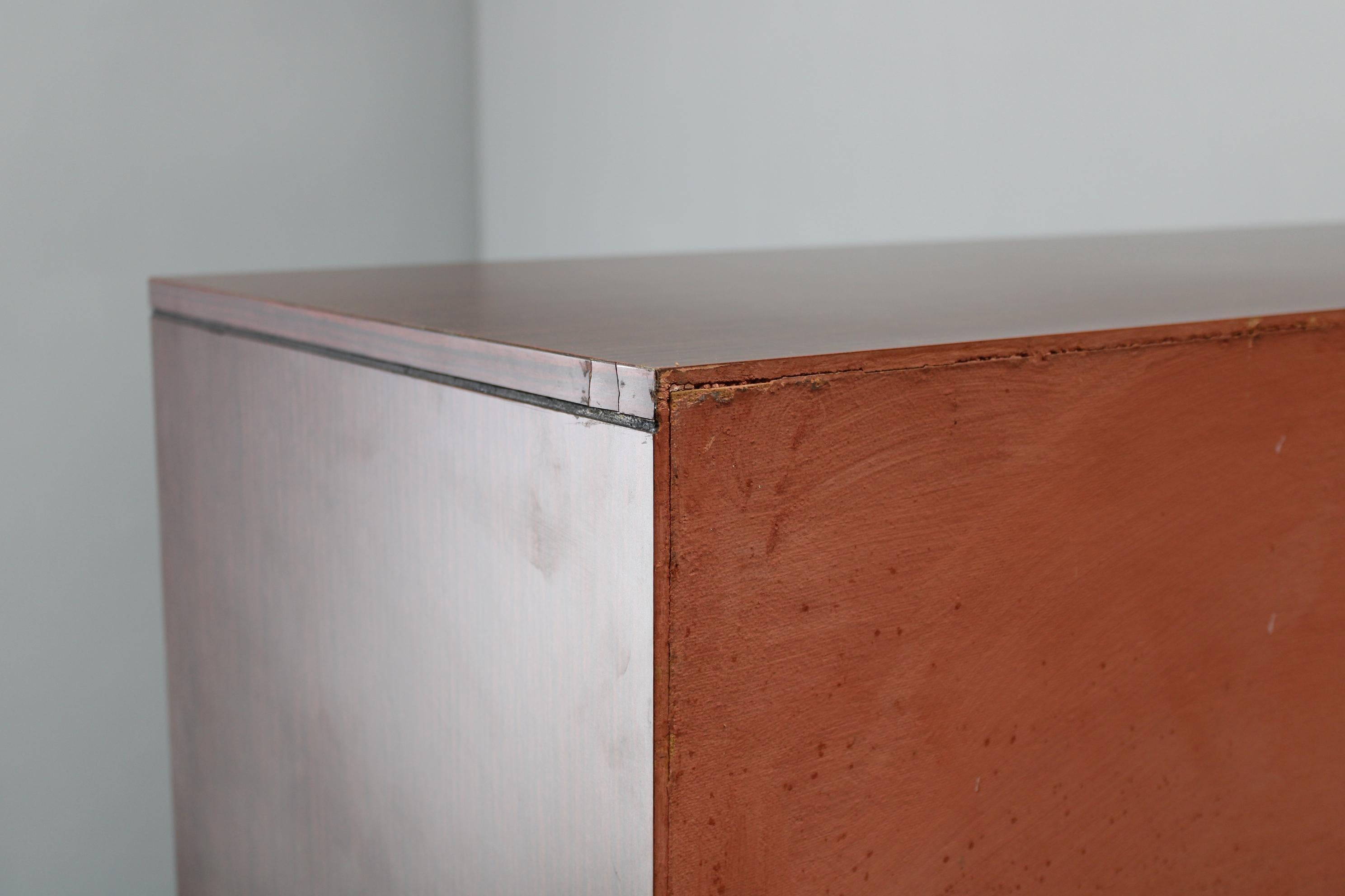 Armoire italienne des années 1970 avec portes coulissantes en vente 9