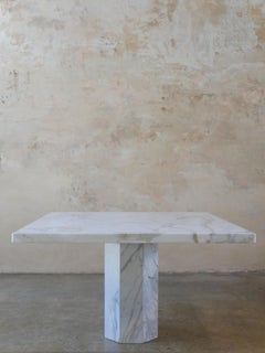 1970s Italian Calacatta Gold Polished Marble Dining Pedestal Table