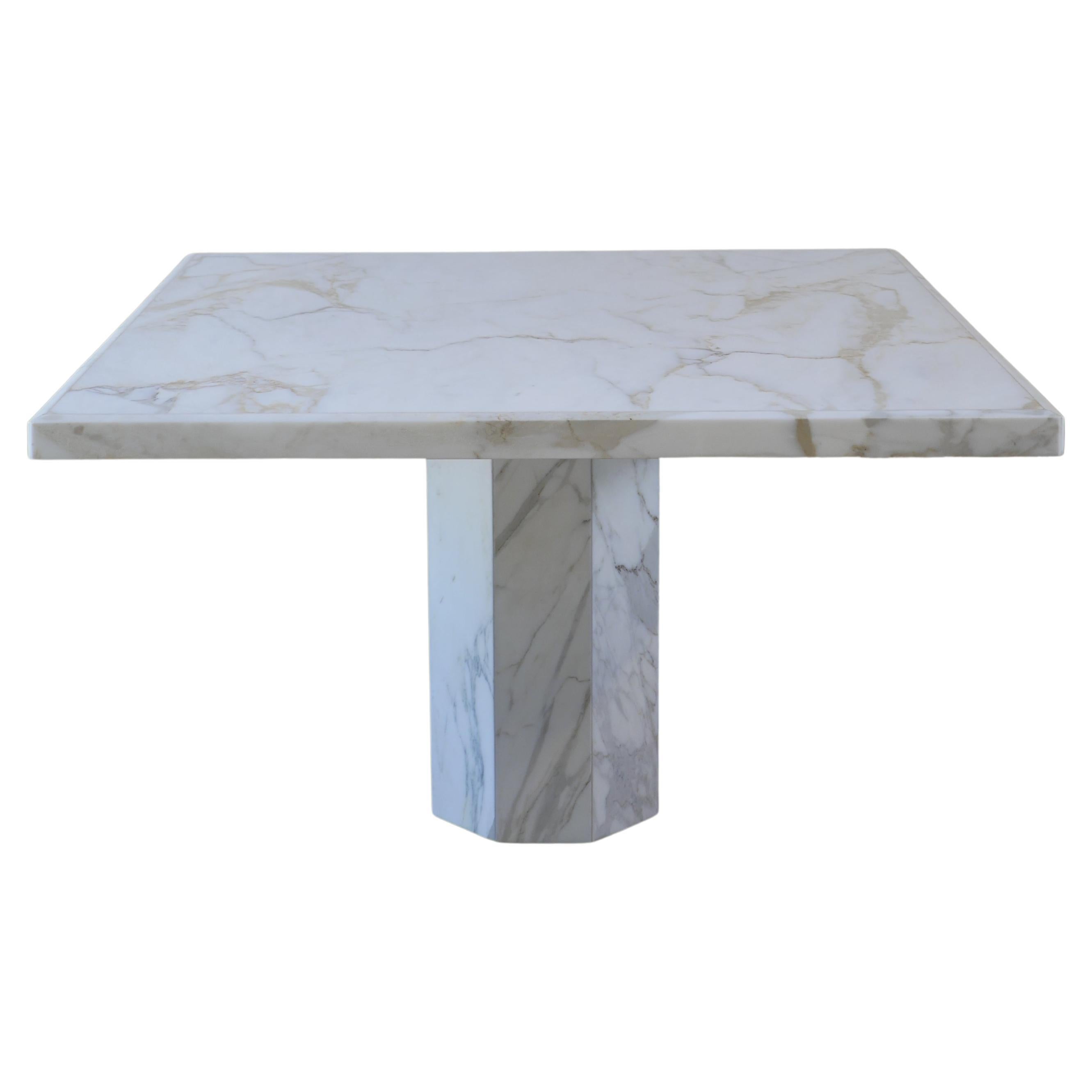 1970s Italian Calacatta Gold Polished Marble Dining Pedestal Table