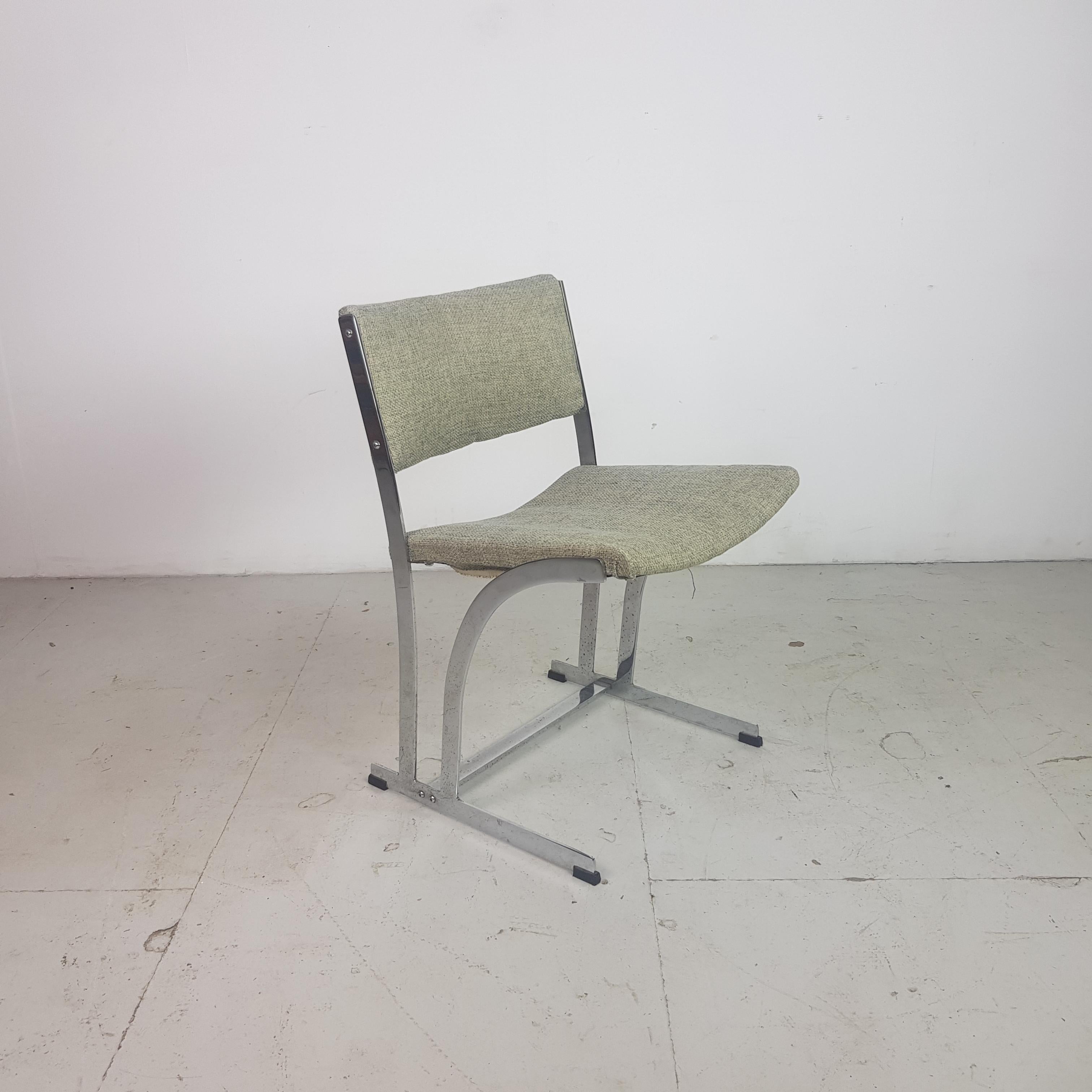 Very beautiful honey-colored Carrara marble dining table which came from Harvey Nichols in the 1970s and has stayed with the original owner ever since.

With chrome base and 6 very comfortable matching cantilever chairs.

The table is in vintage