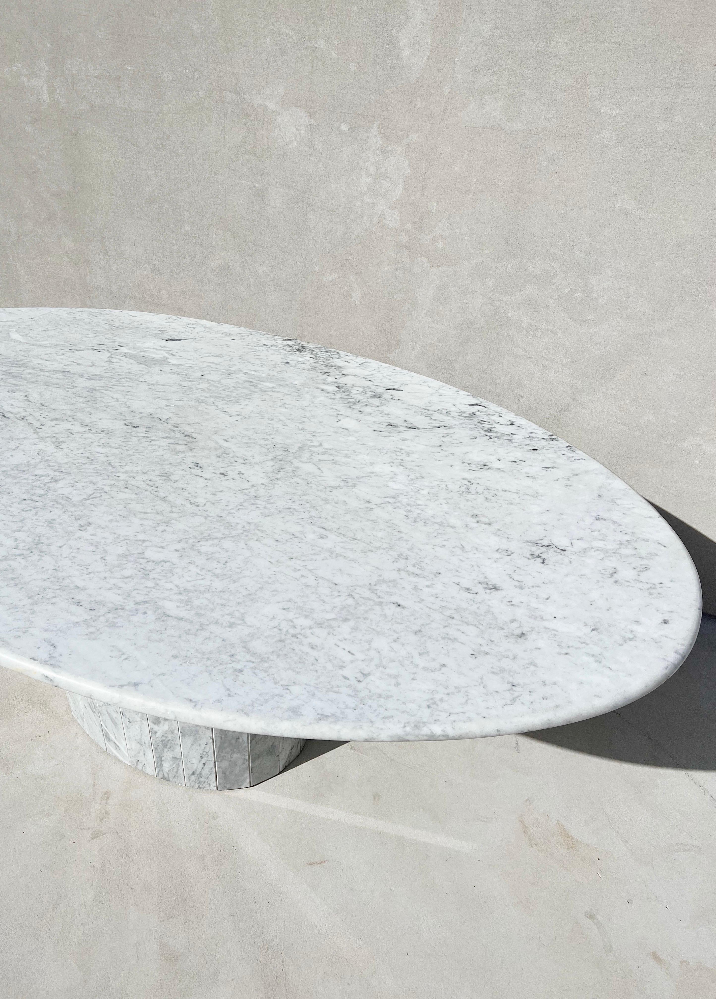 Polished 1970s Italian Carrara Marble Oval Dining Table with Fluted Base