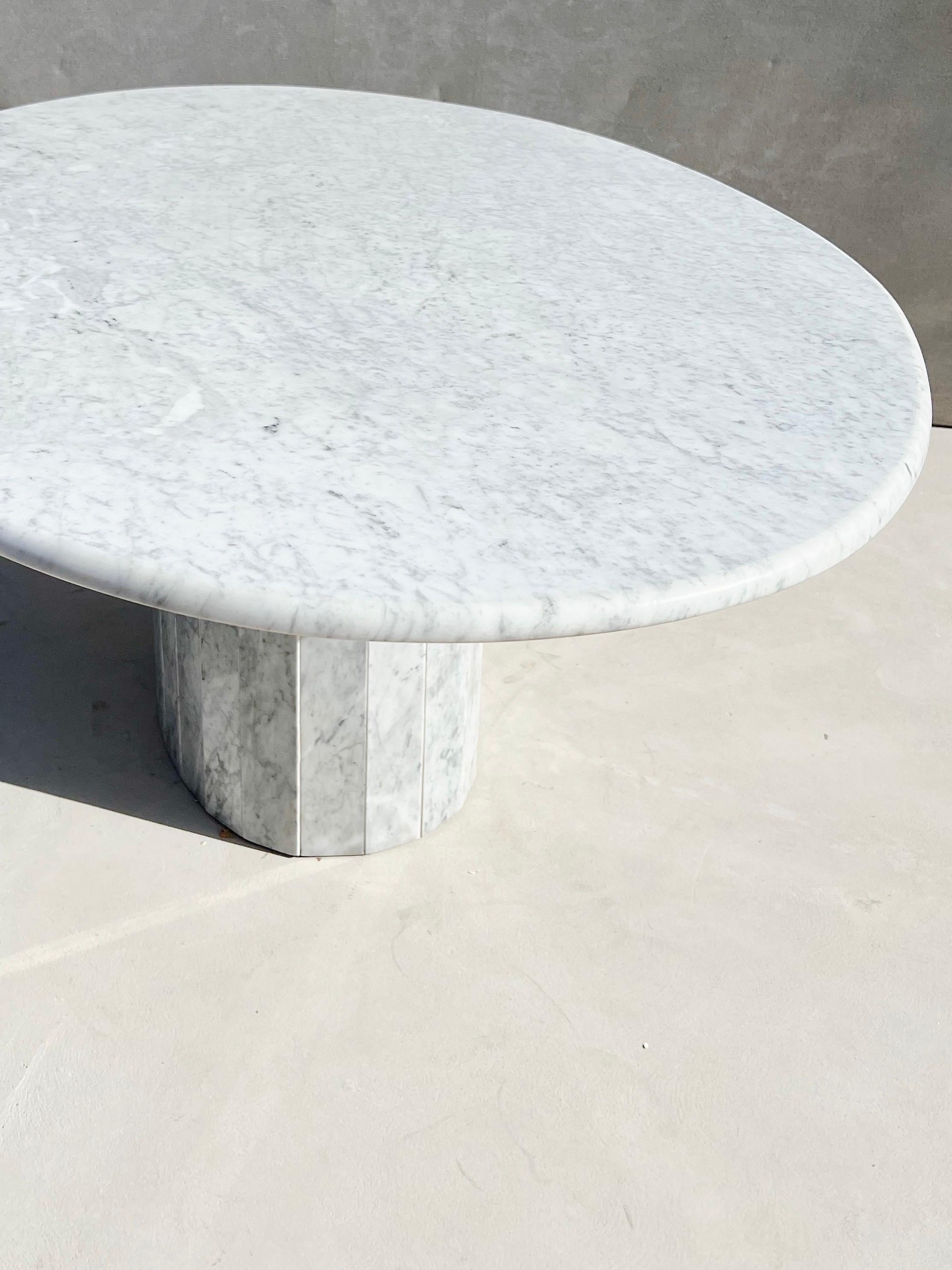 1970s Italian Carrara Marble Oval Dining Table with Fluted Base In Good Condition In Phoenix, AZ