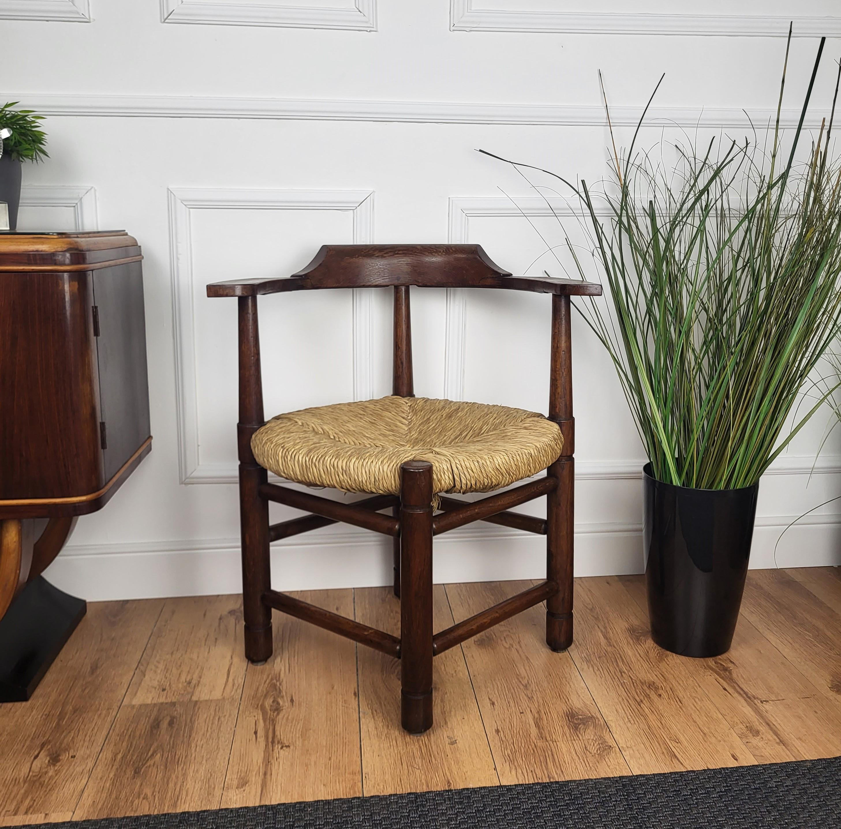 Mid-Century Modern 1970s Italian Carved Wooden and Straw Armrest Tub Corner Chair