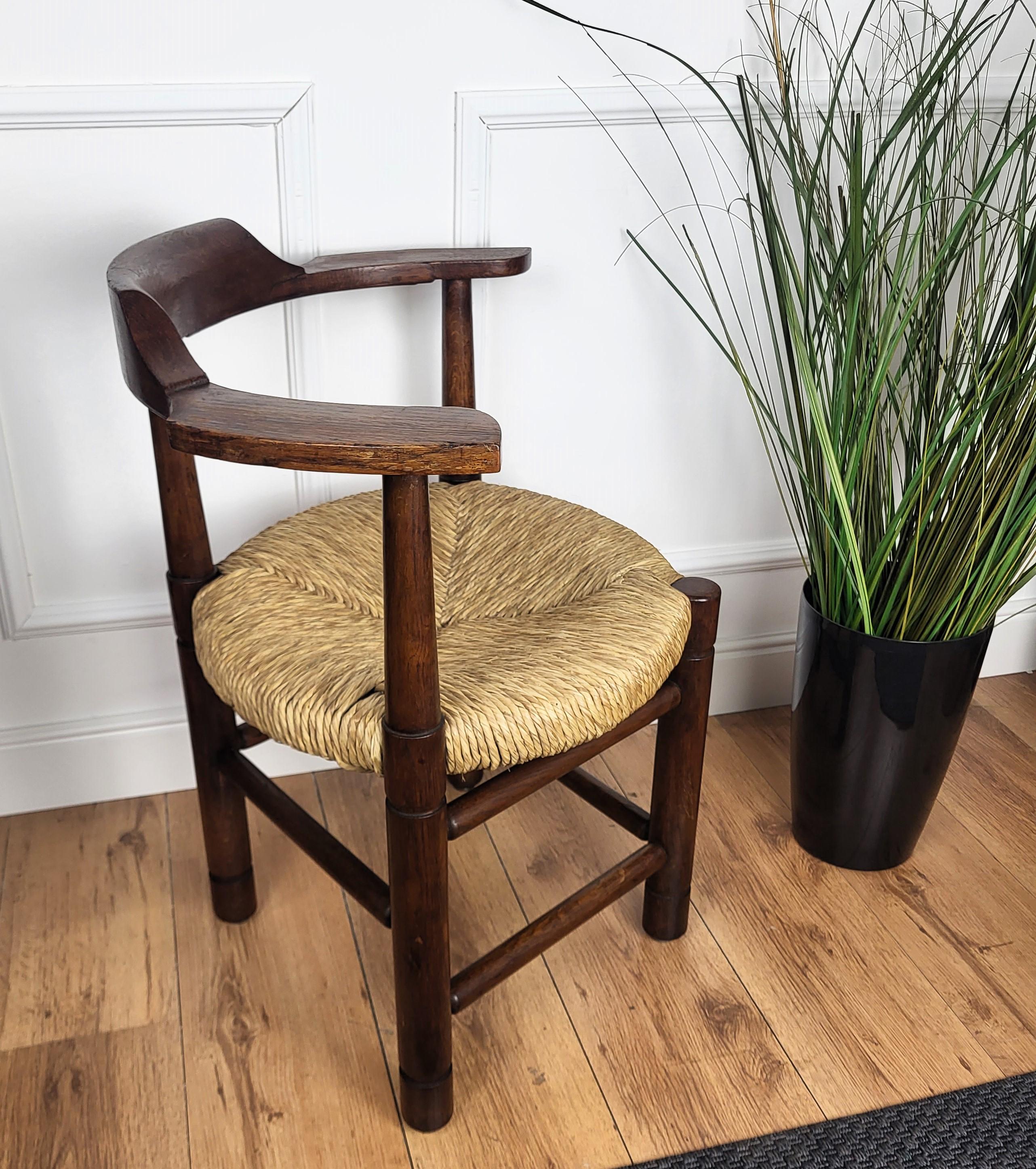 20th Century 1970s Italian Carved Wooden and Straw Armrest Tub Corner Chair