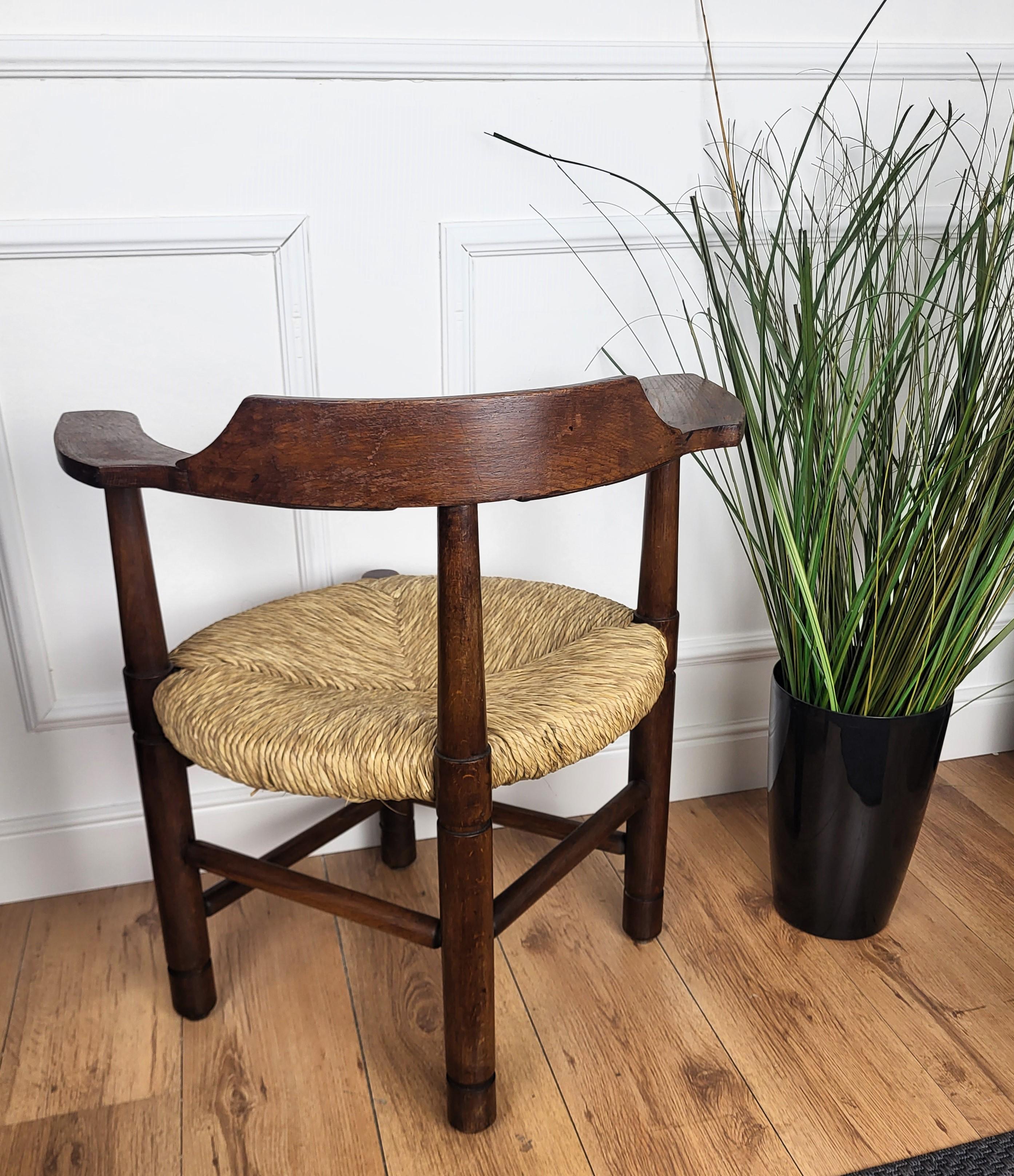 1970s Italian Carved Wooden and Straw Armrest Tub Corner Chair 2
