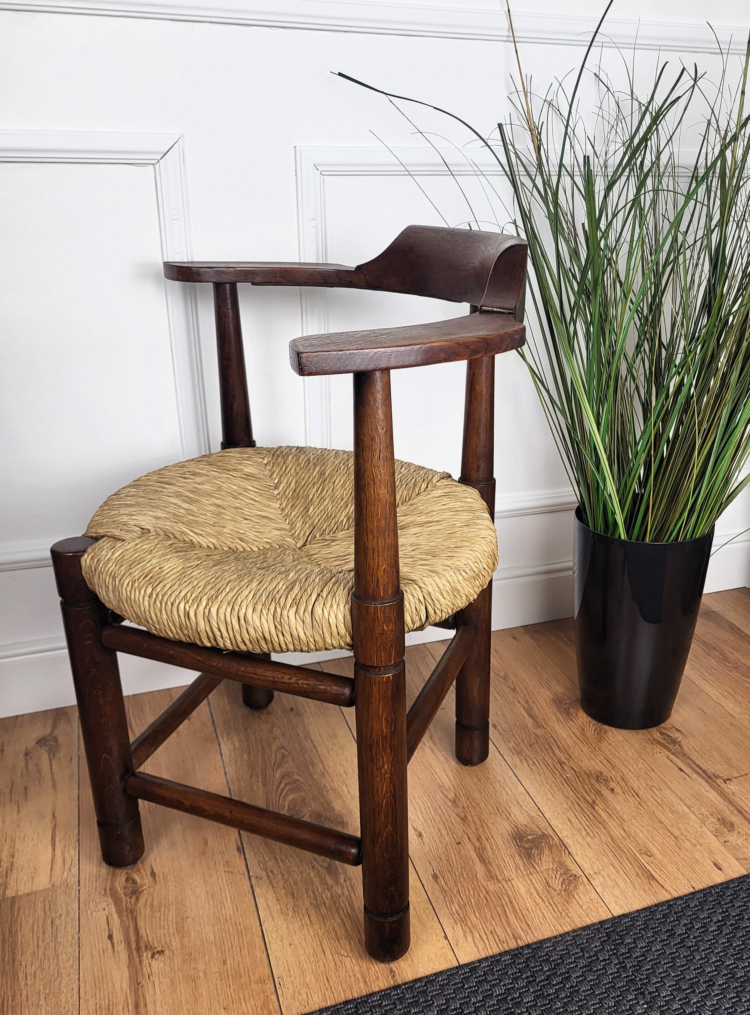 1970s Italian Carved Wooden and Straw Armrest Tub Corner Chair 3
