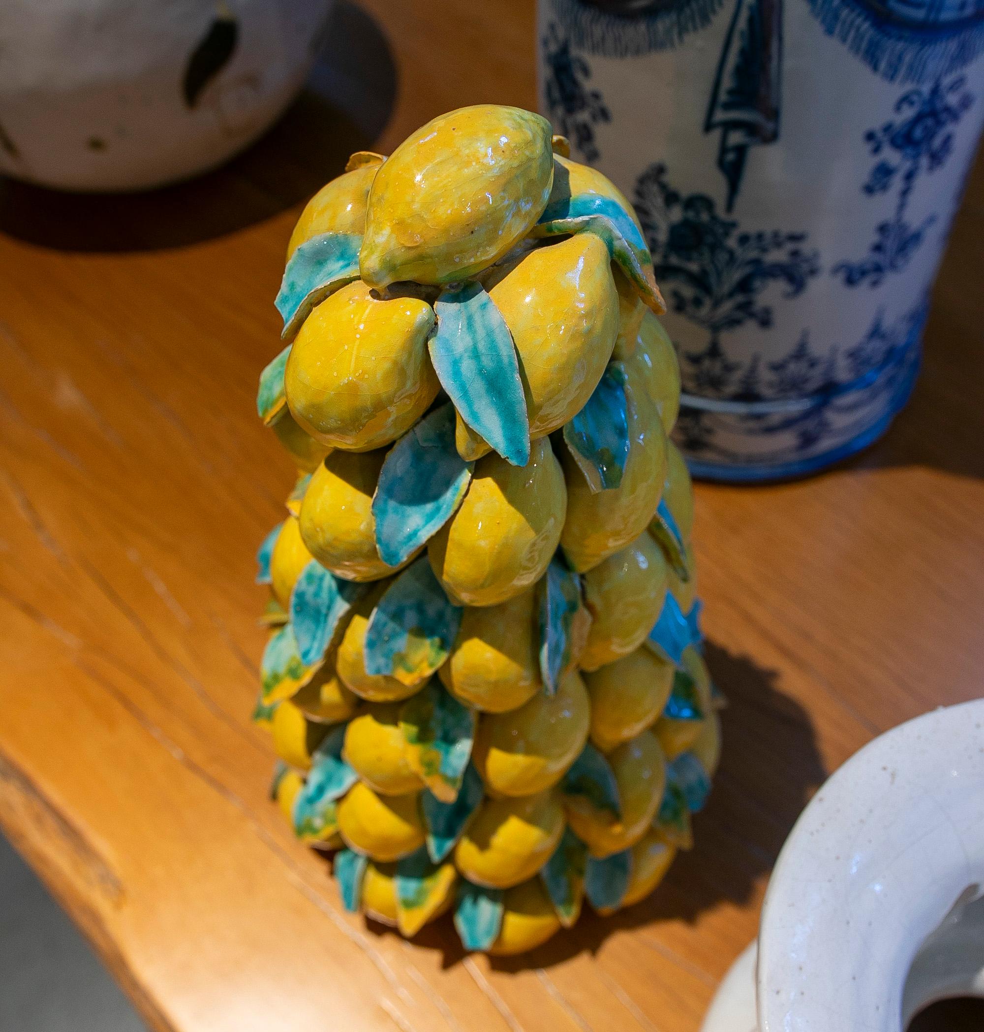 1970s Italian Ceramic Centrepiece with Lemons and Glazed Base  For Sale 8