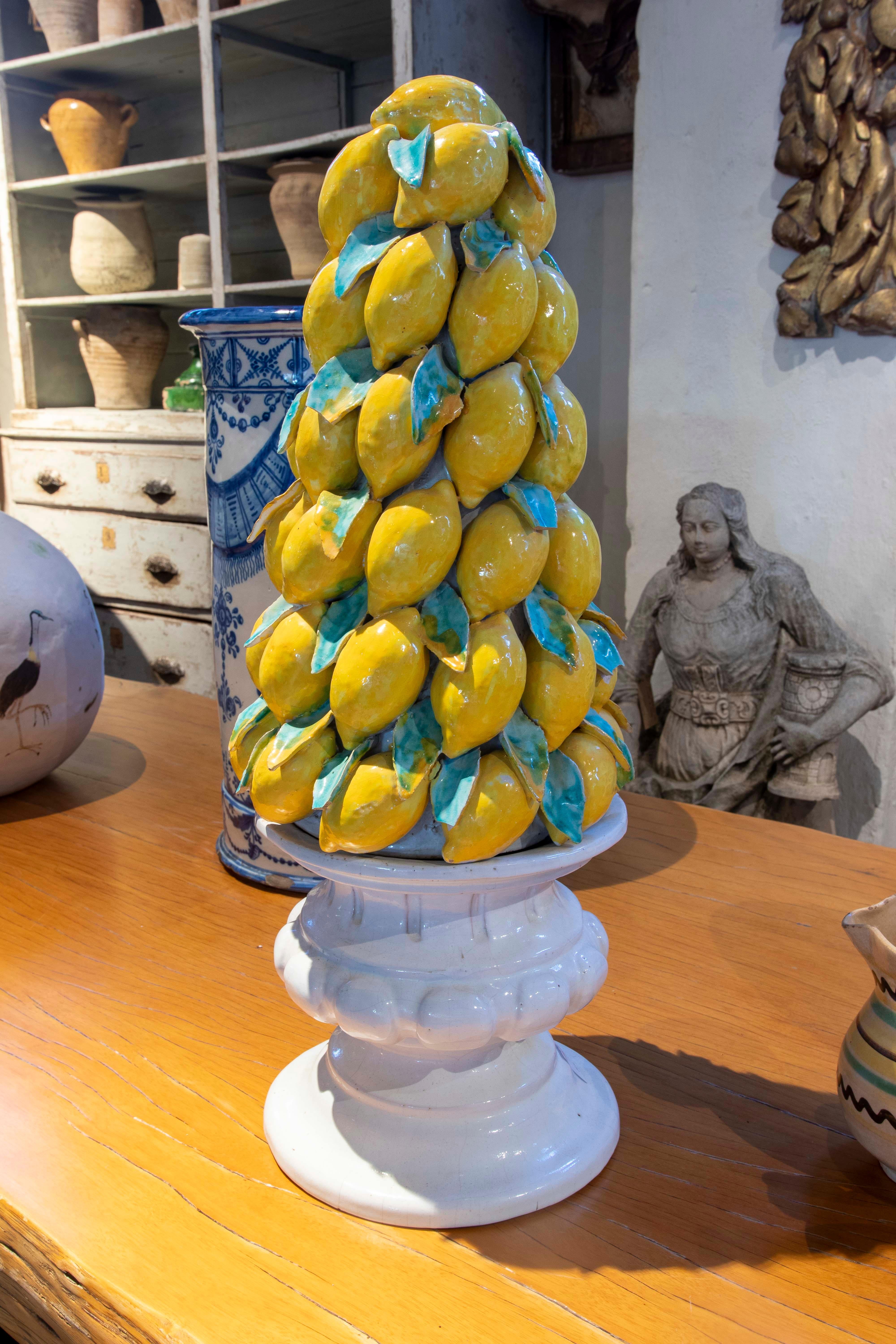 20th Century 1970s Italian Ceramic Centrepiece with Lemons and Glazed Base  For Sale