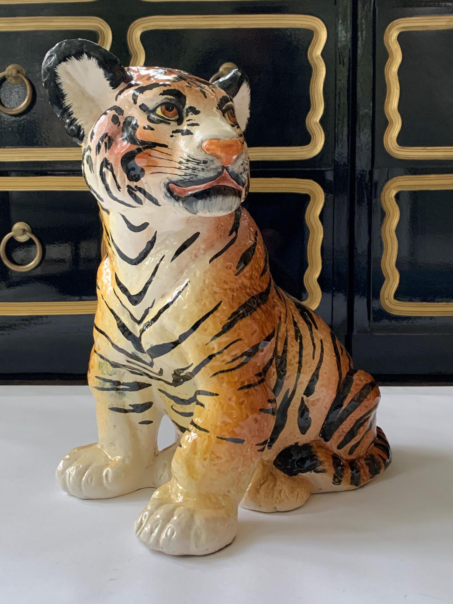 Hollywood Regency Statue italienne de cube de tigre en céramique émaillée des années 1970