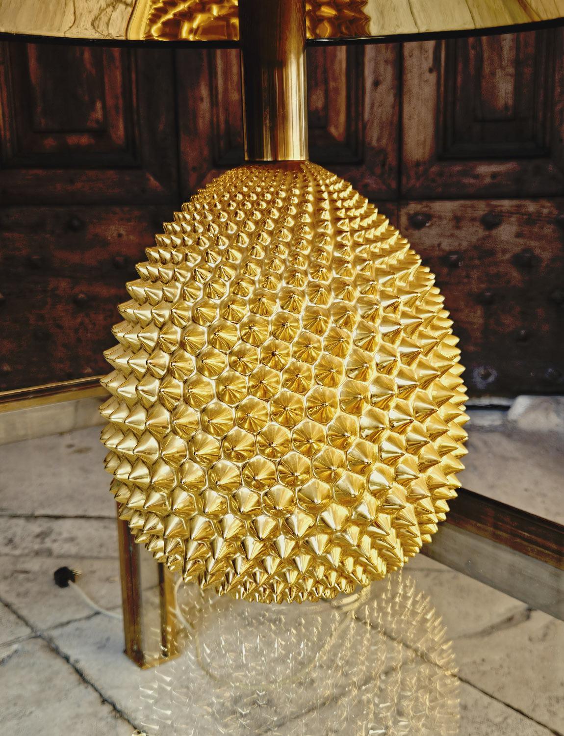 Lampe ananas dorée italienne des années 1970 en vente 1