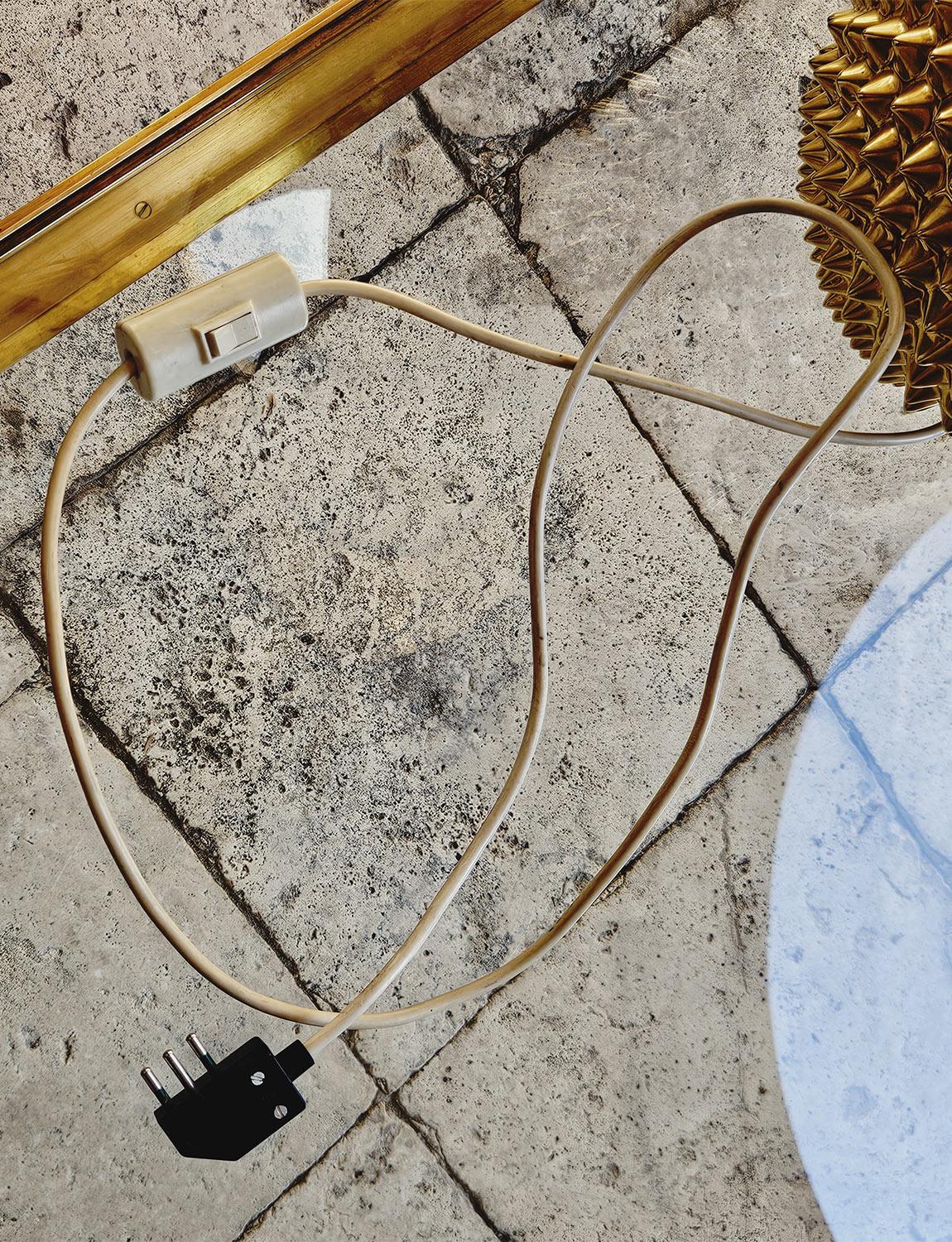 Lampe ananas dorée italienne des années 1970 en vente 2