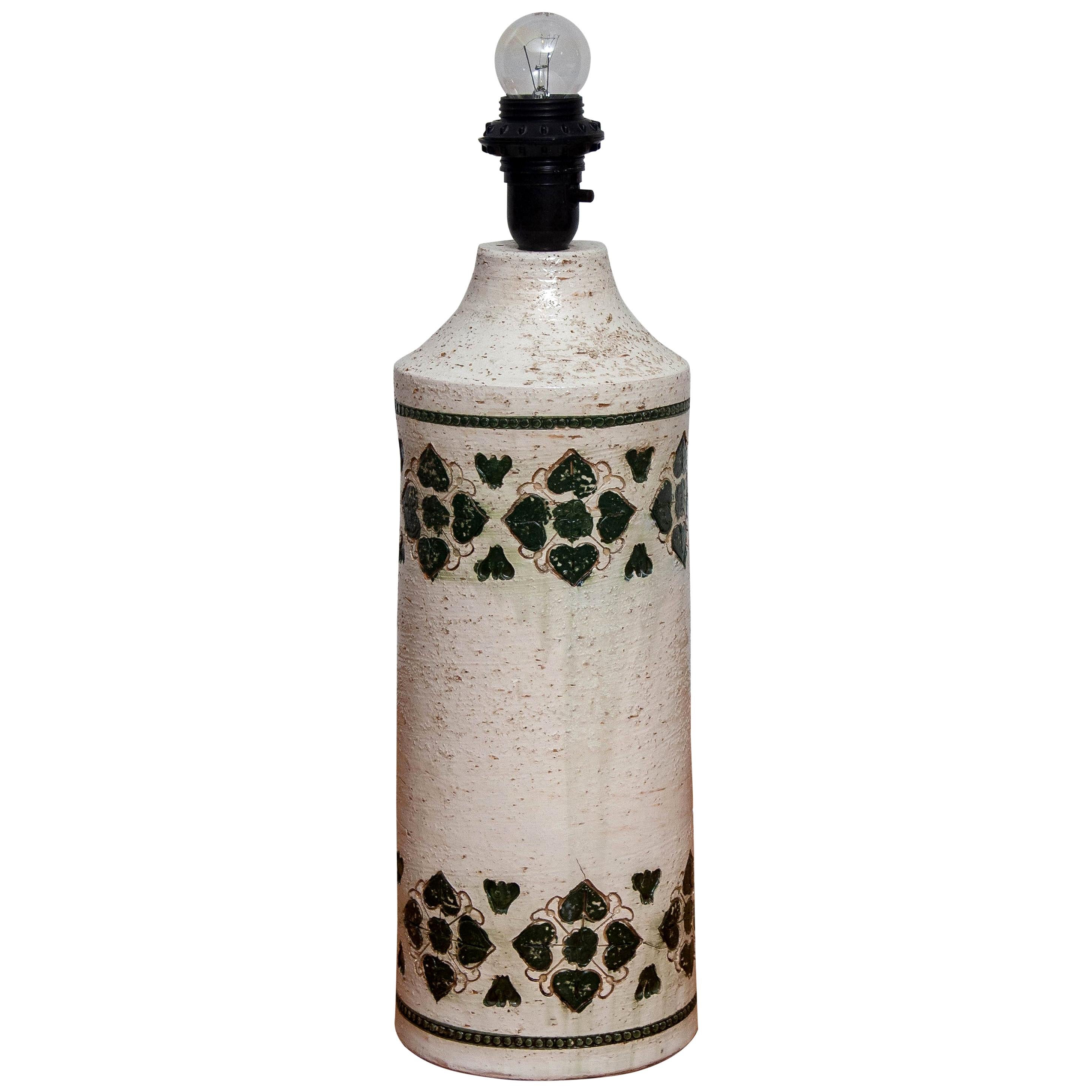 Very nice Italian ceramic lamp with an incised ivory or white and dark green geometric pattern.
This lamp is made by Bitossi for Bergboms.
 